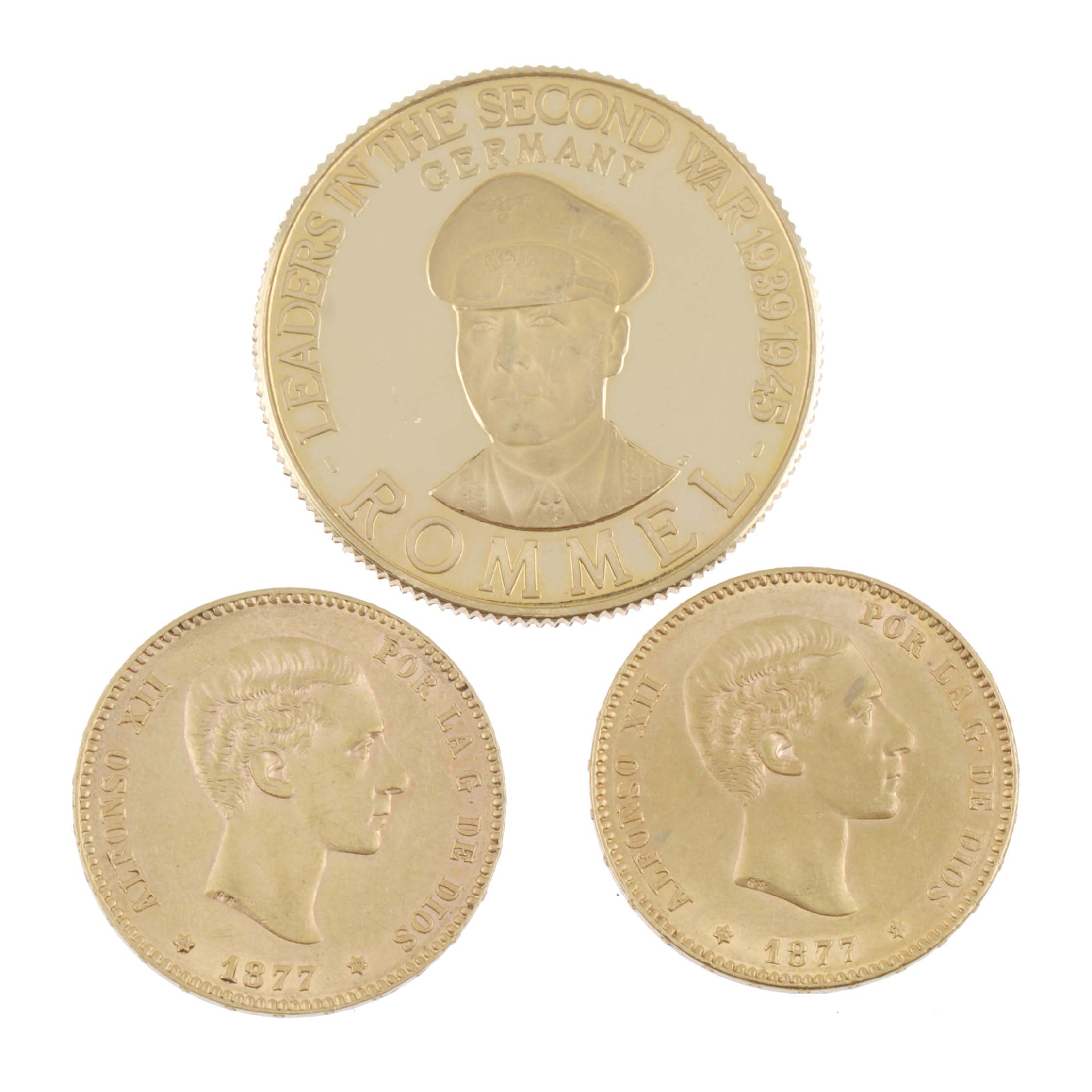 TRES MONEDAS EN ORO.