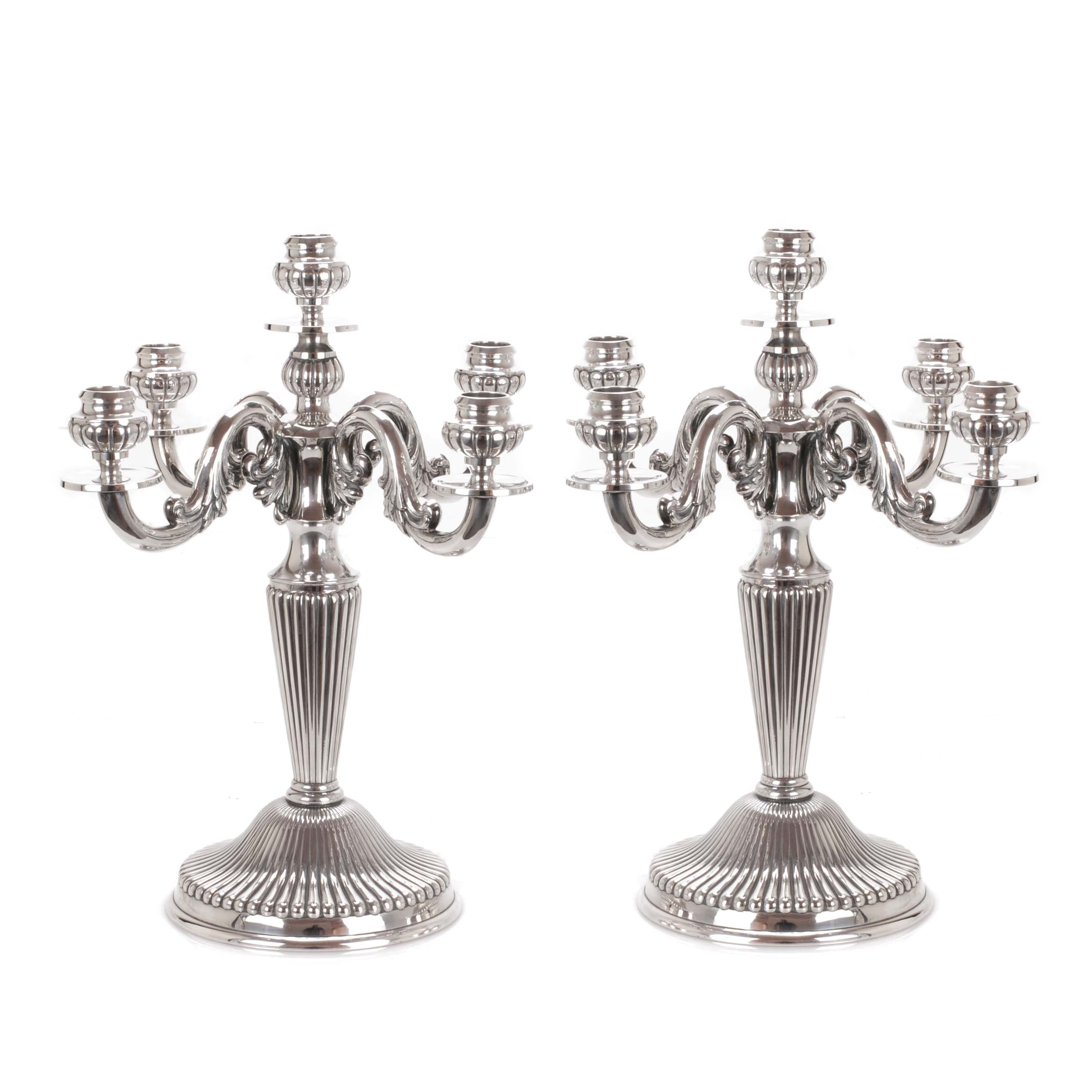 PAREJA DE CANDELABROS ESPAÑOLES EN PLATA, MEDIADOS SIGLO XX