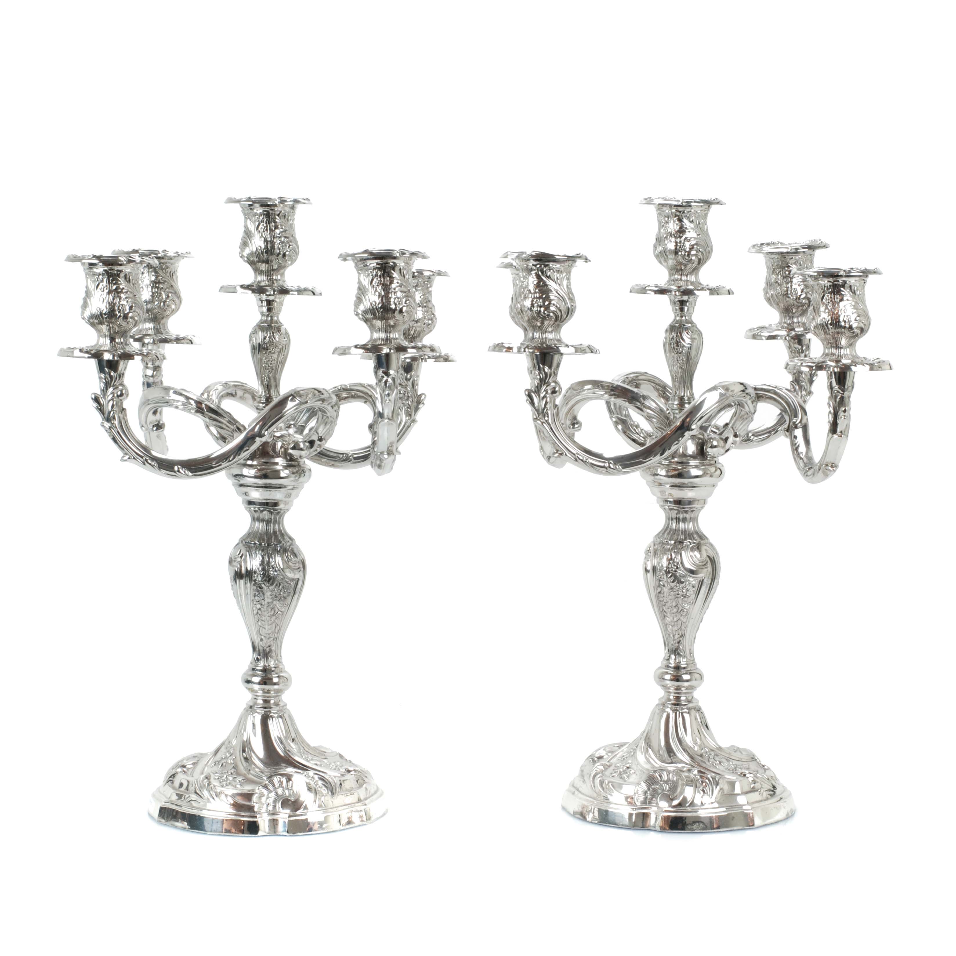 PAREJA DE CANDELABROS ESPAÑOLES EN PLATA, MEDIADOS SIGLO XX