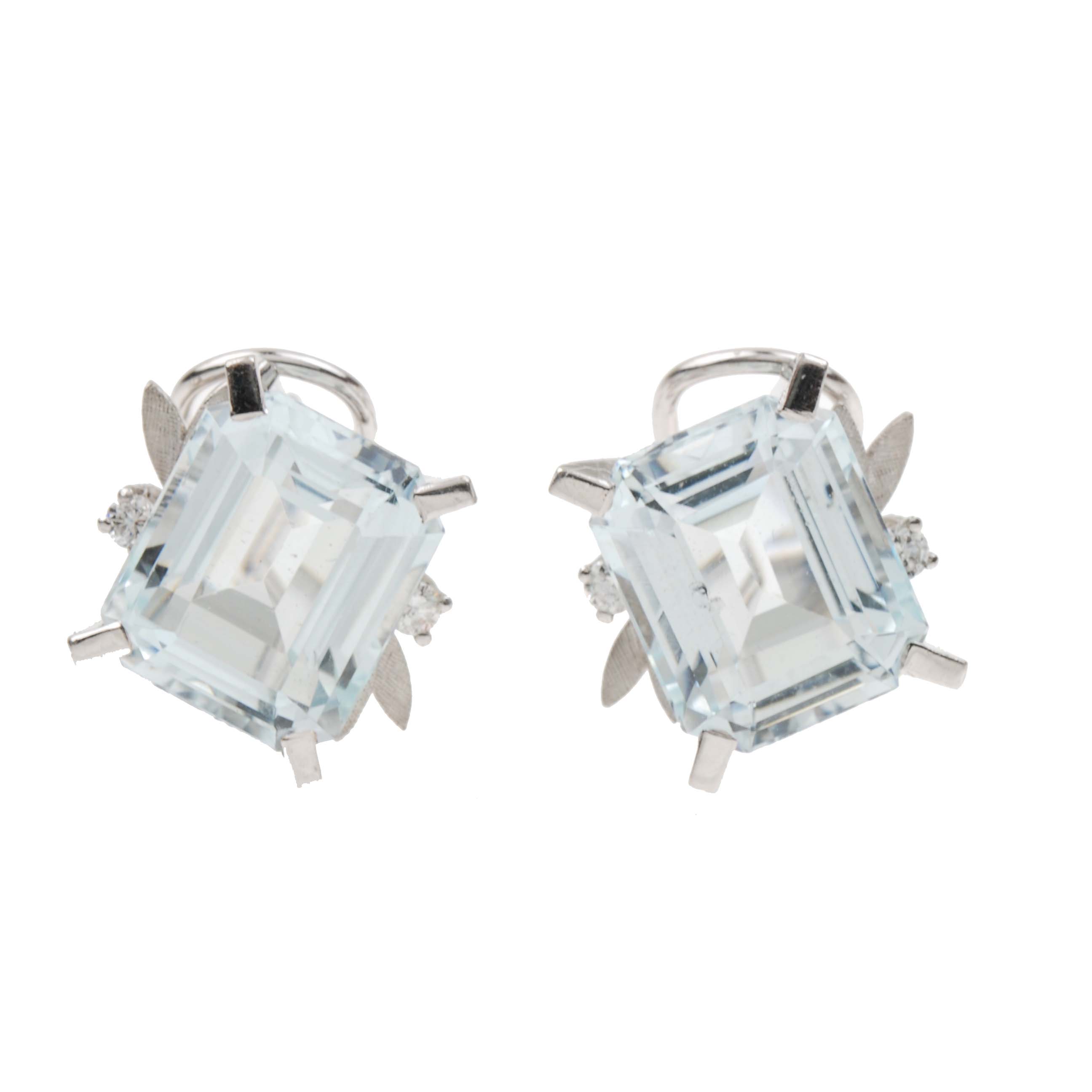 AQUAMARINE EARRINGS.