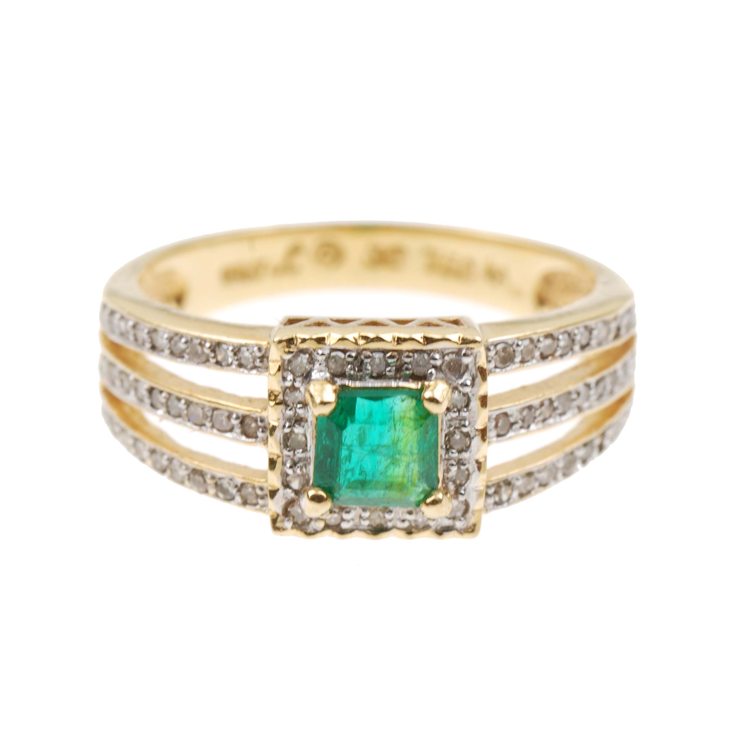 DIAMOND AND EMERALD RING