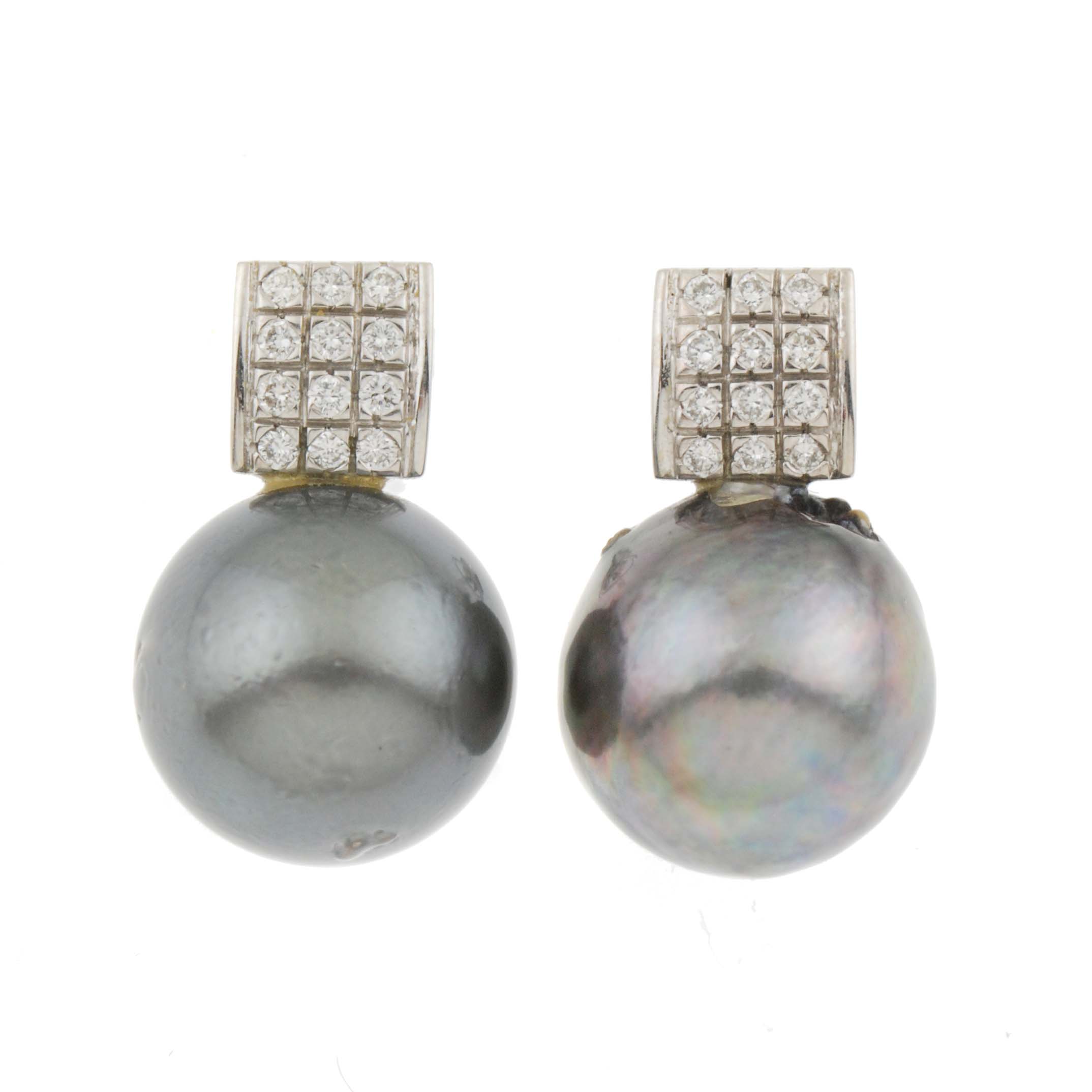 TAHITIAN PEARL EARRINGS.