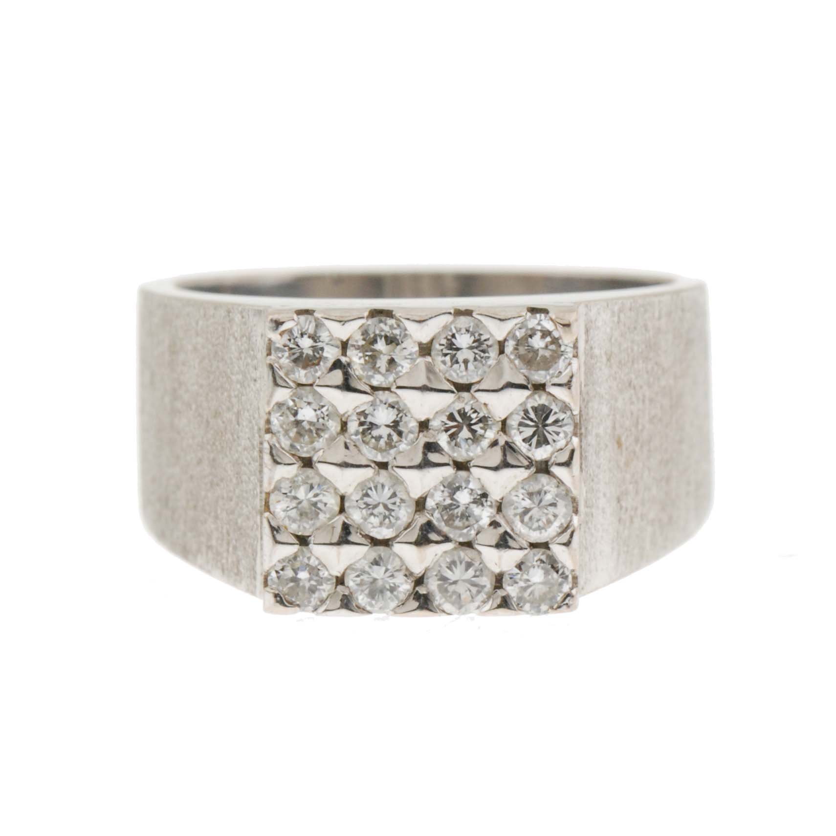 DIAMOND SIGNET STYLE RING.