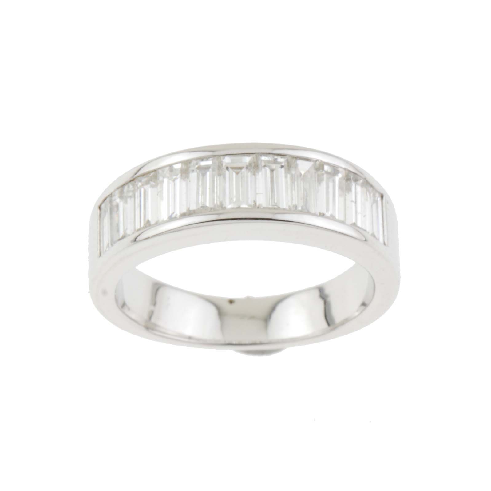 DIAMOND ETERNITY RING. 