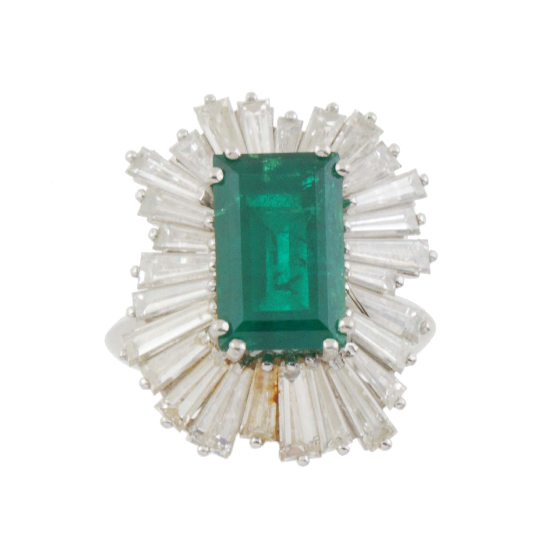 DIAMOND AND EMERALD ROSETTE RING. C20th.