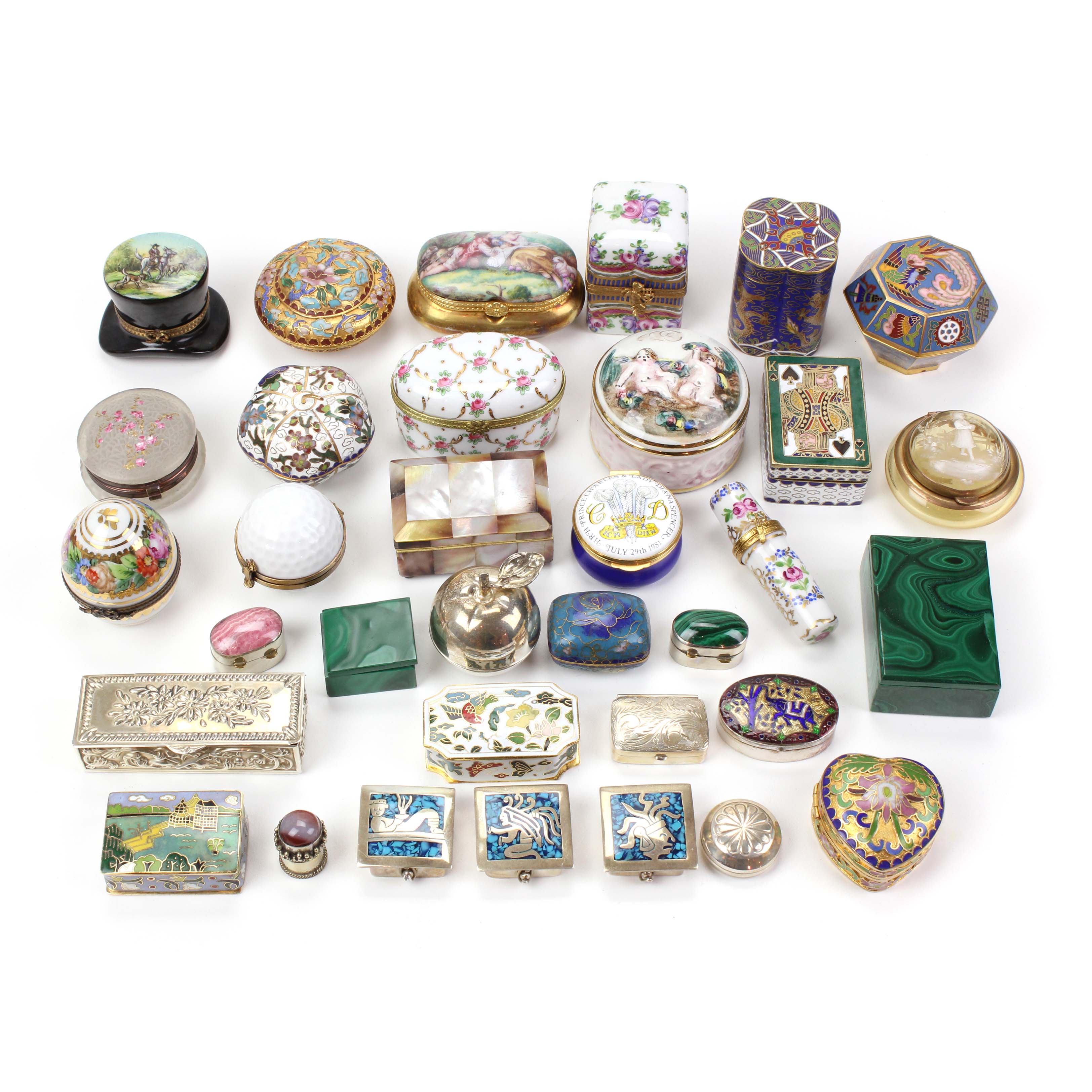 LOT OF THIRTY FOUR SMALL BOXES, C20th.