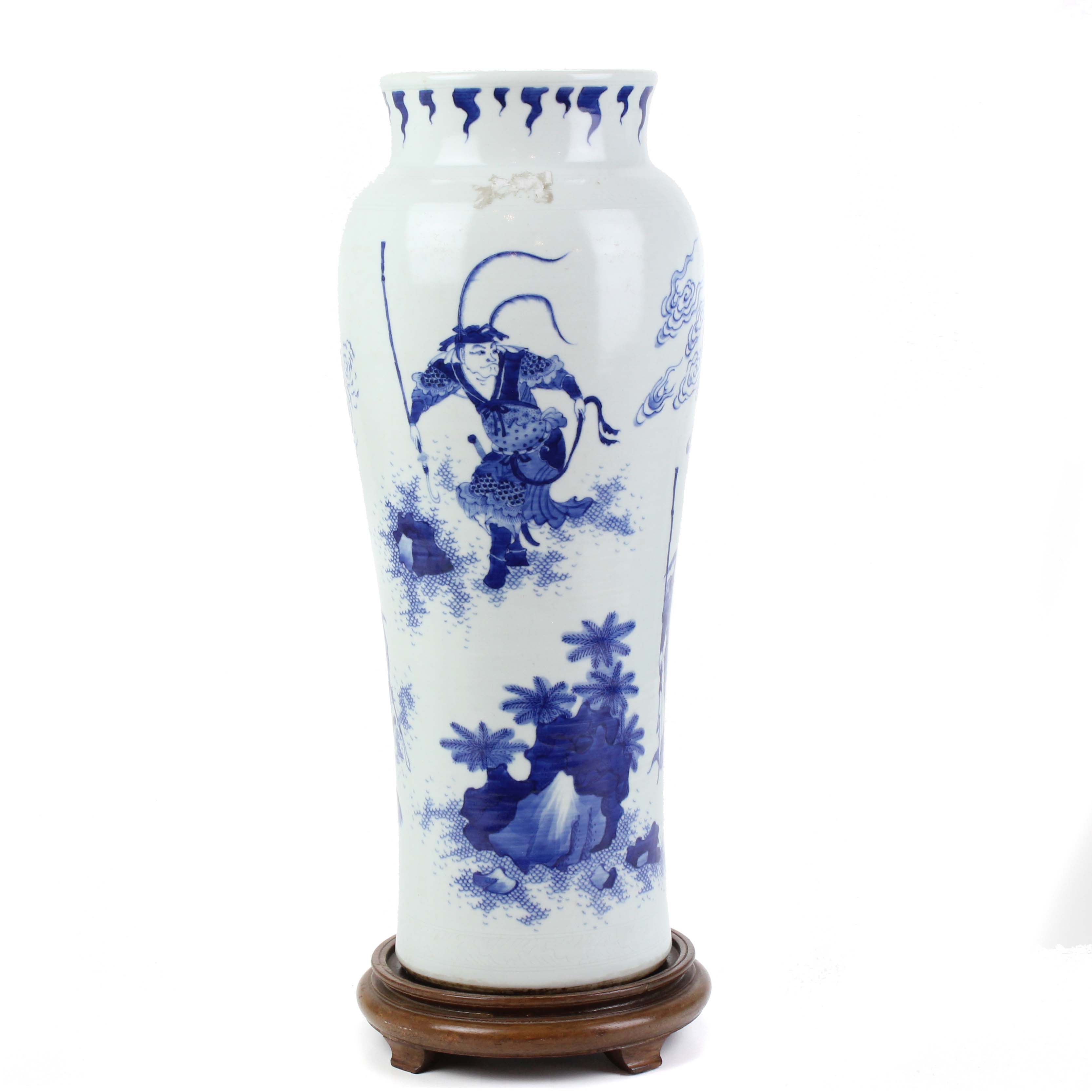 CHINESE QING DYNASTY VASE, C18th.