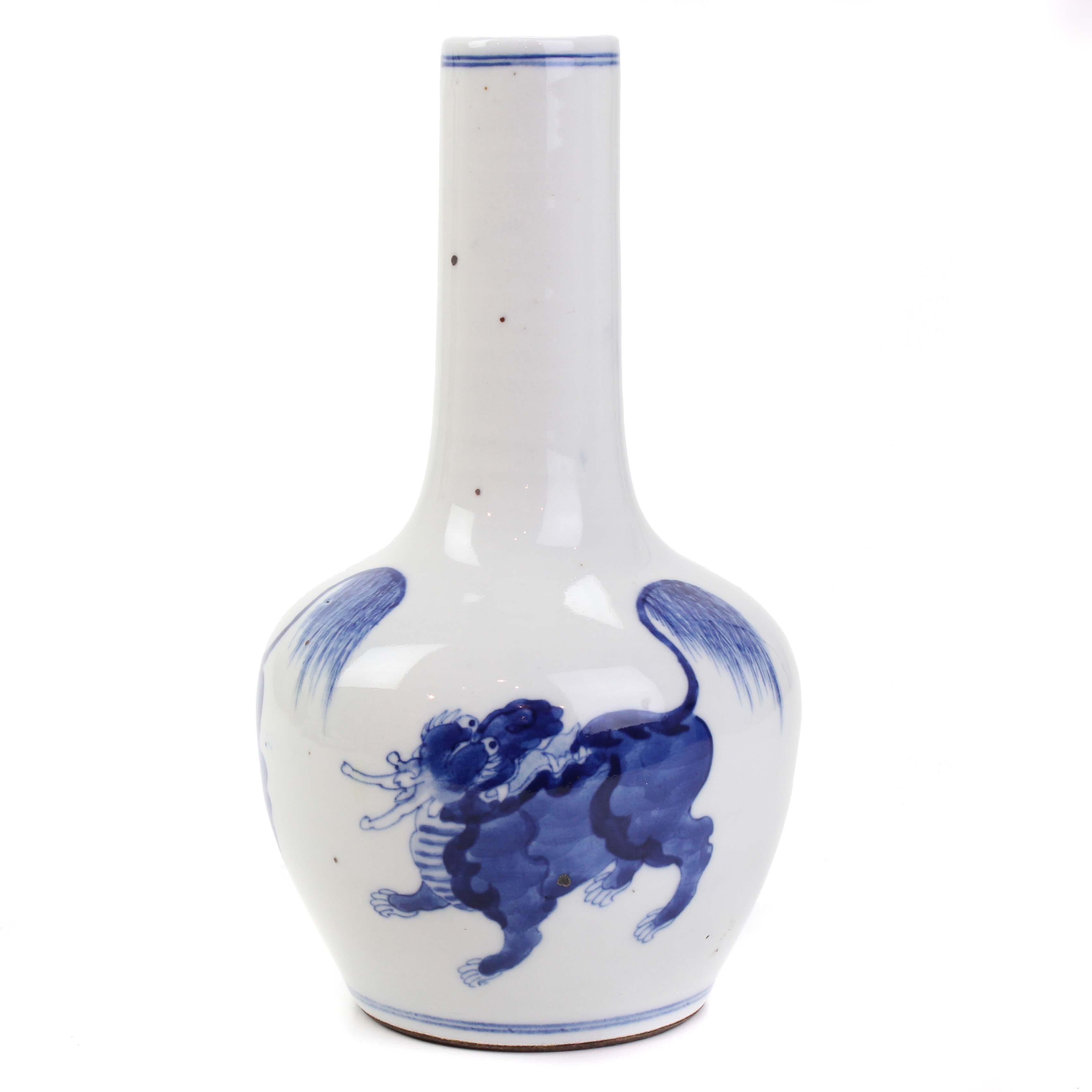 CHINESE QING DYNASTY VASE, C18th. 