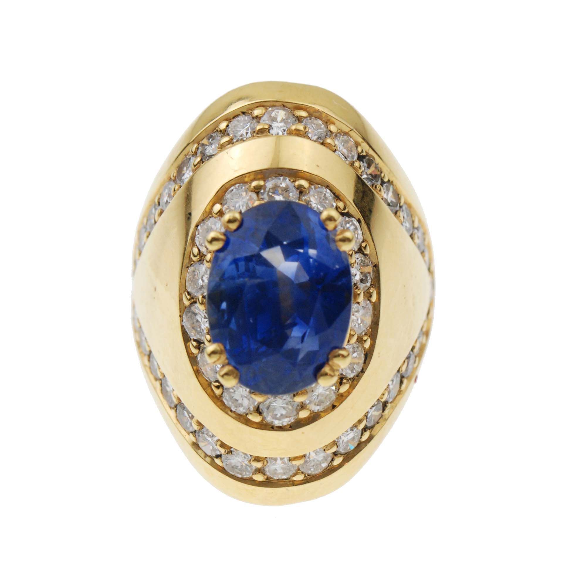 BOMBÉ DIAMOND AND SAPPHIRE RING.