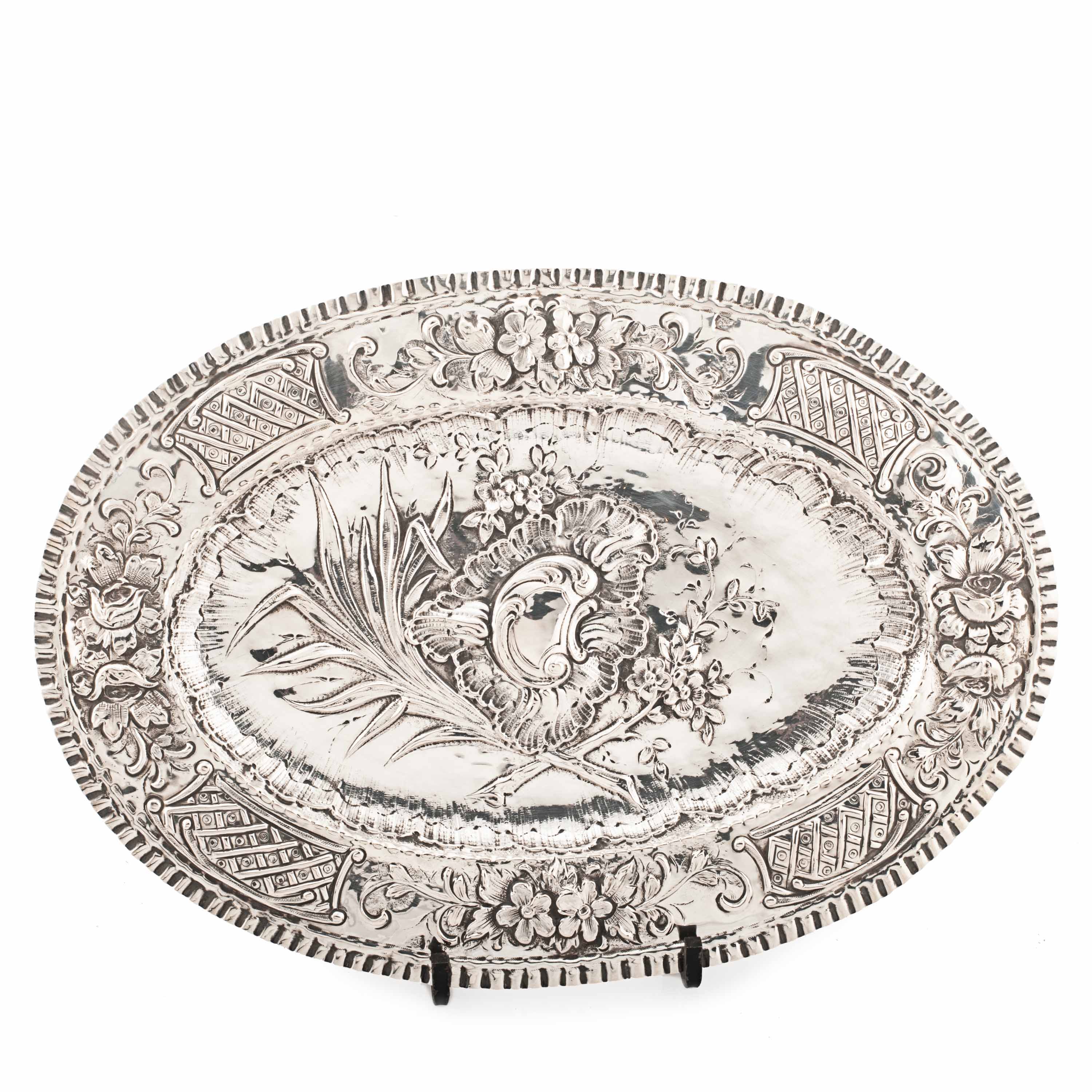 ORNAMENTAL TRAY IN EMBOSSED SILVER, PROBABLY 19TH CENTURY. 