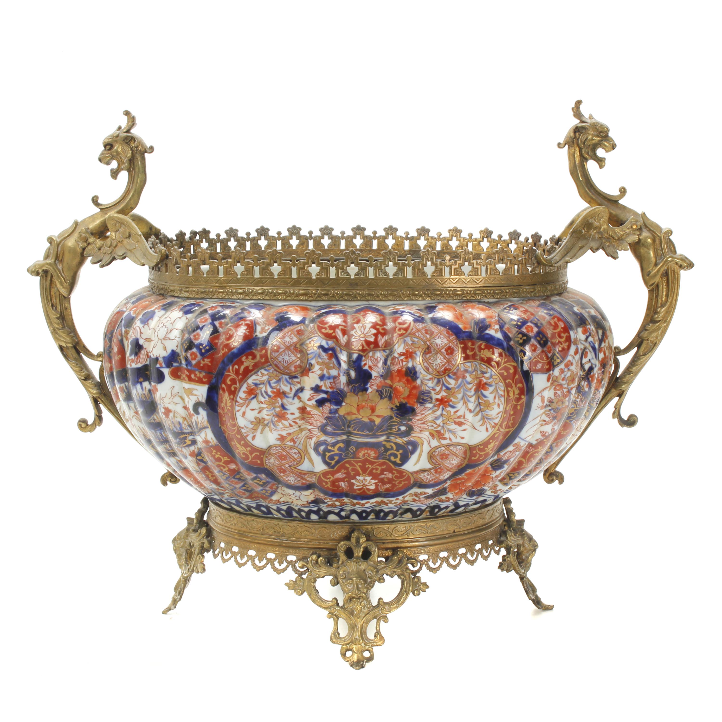 LARGE JAPANESE IMARI CENTREPIECE, LATE 19TH CENTURY-EARLY 2