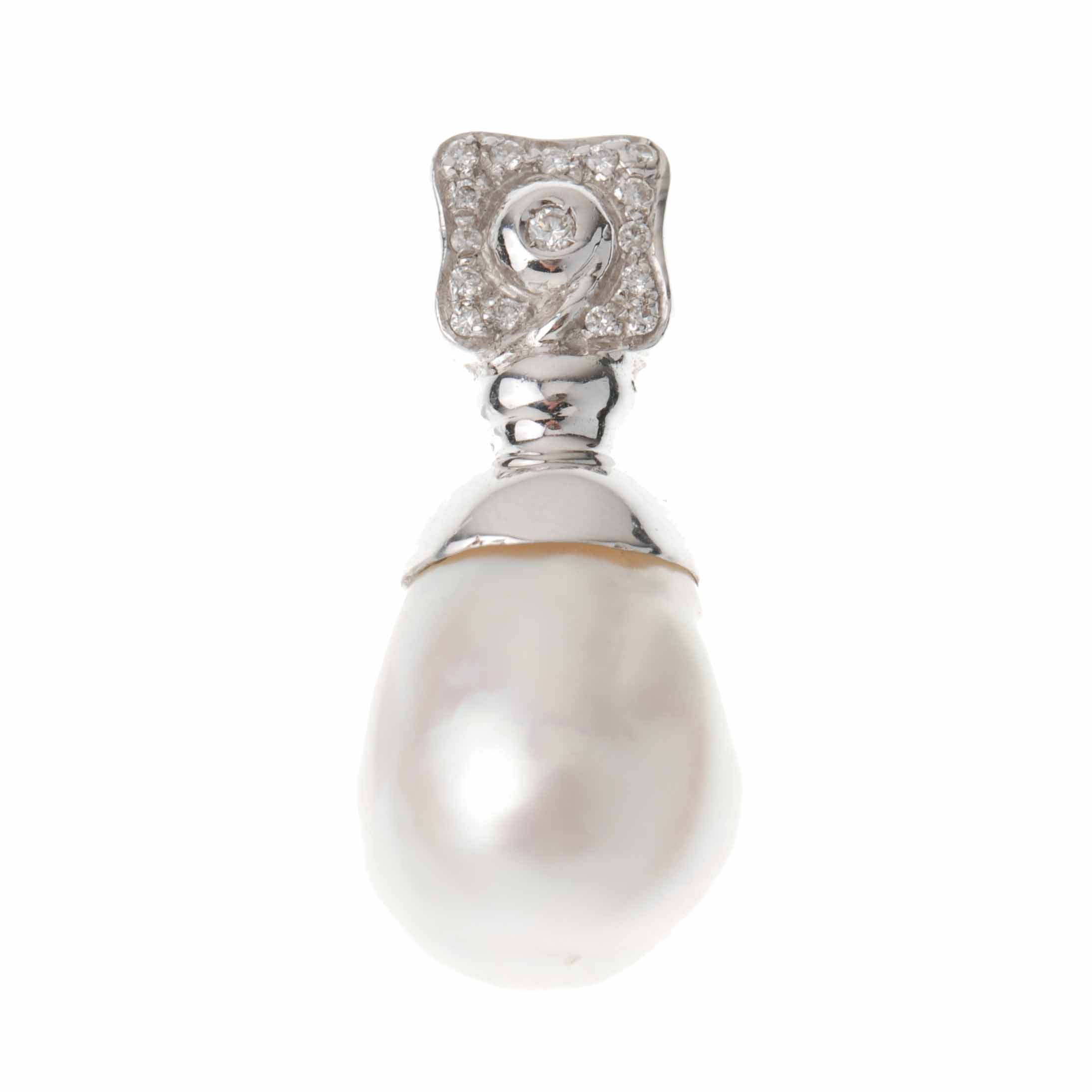 DIAMONDS AND BAROQUE SOUTH SEA PEARL PENDANT.