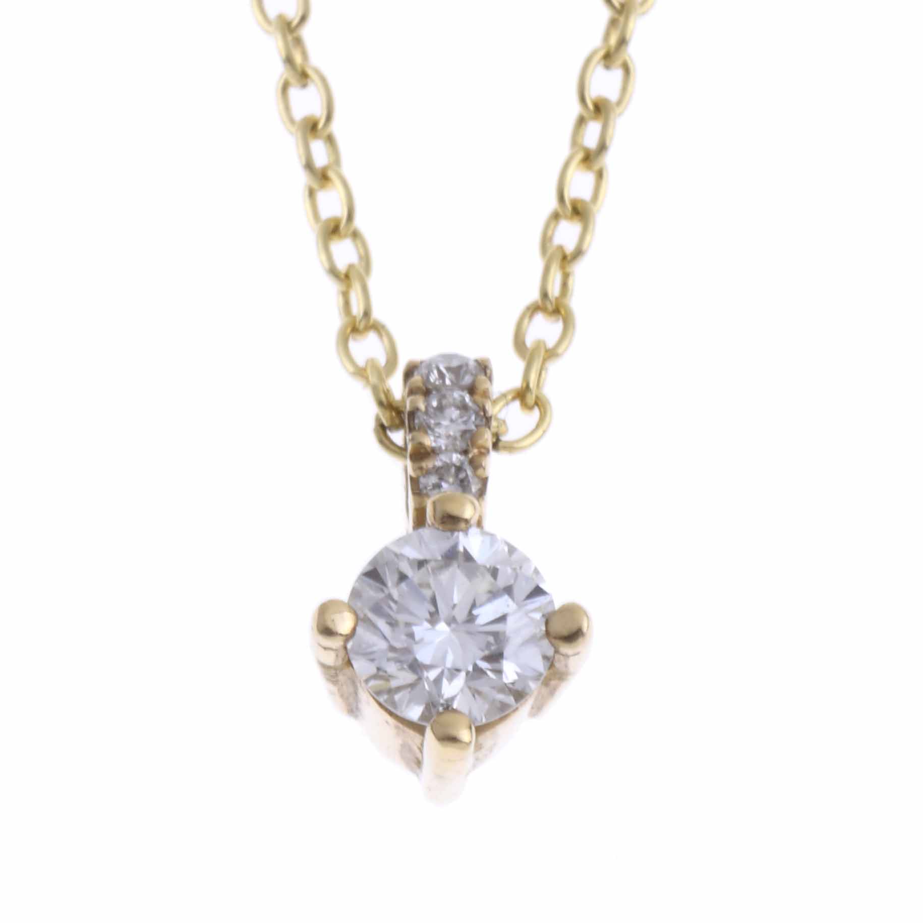 NECKLACE WITH DIAMOND PENDANT.