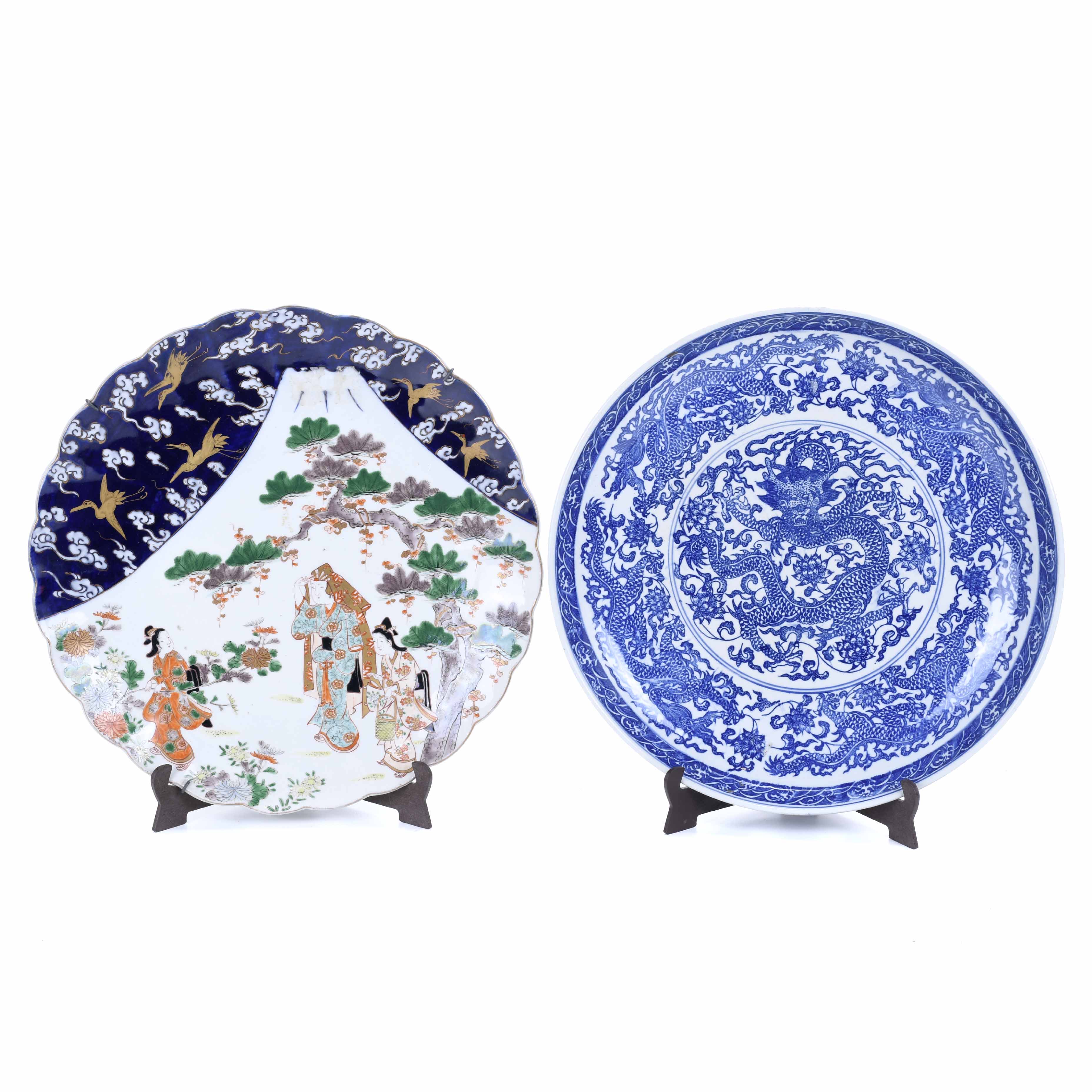 TWO CHINESE DISHES, LAST QUARTER OF THE 20TH CENTURY.