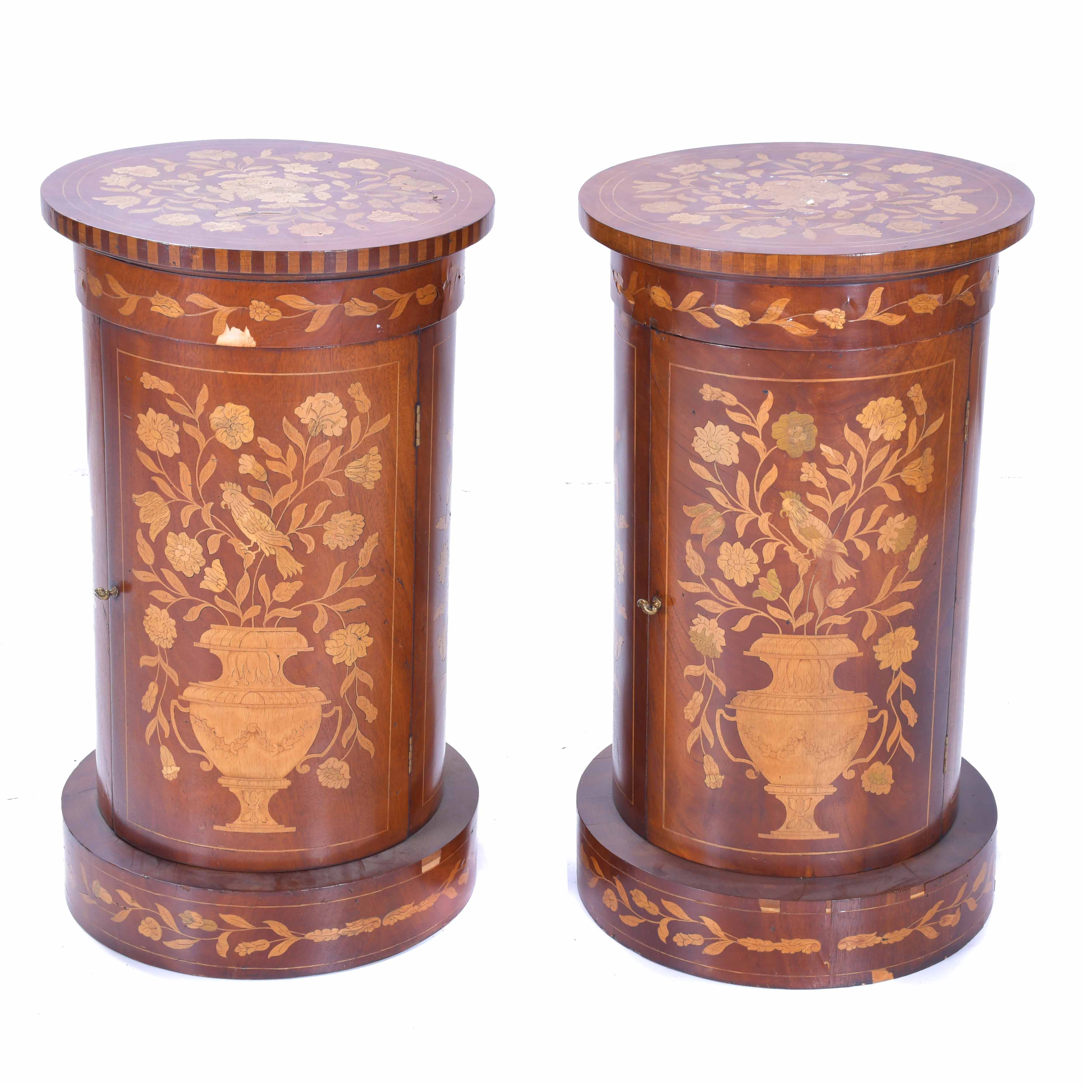 PAIR OF DUTCH-STYLE PEDESTALS-TABLES, FIRST HALF OF THE 20T