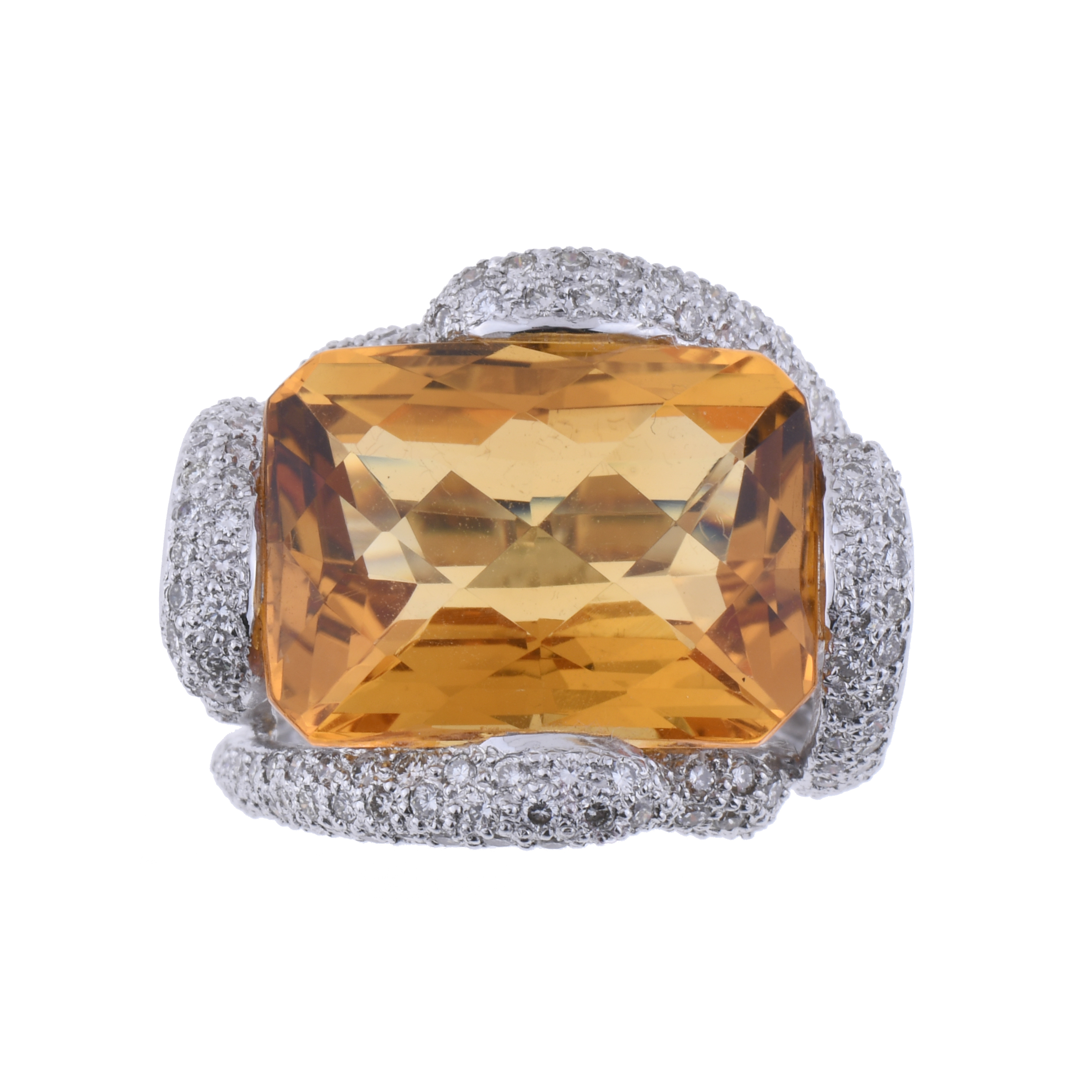 CITRINE QUARTZ AND DIAMONDS RING.