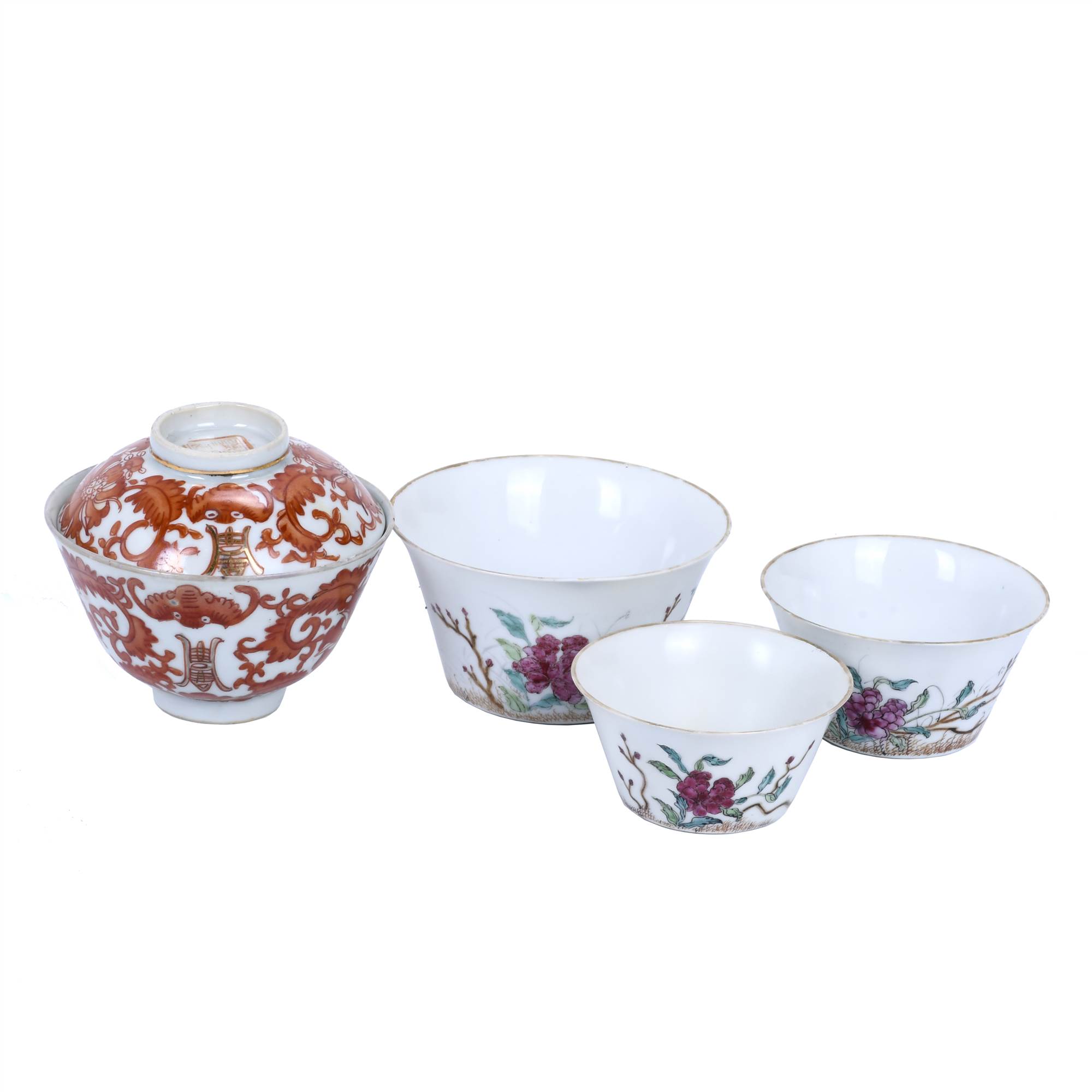 SET OF THREE CHINESE BOWLS AND A LIDDED BOWL, 18TH CENTURY.