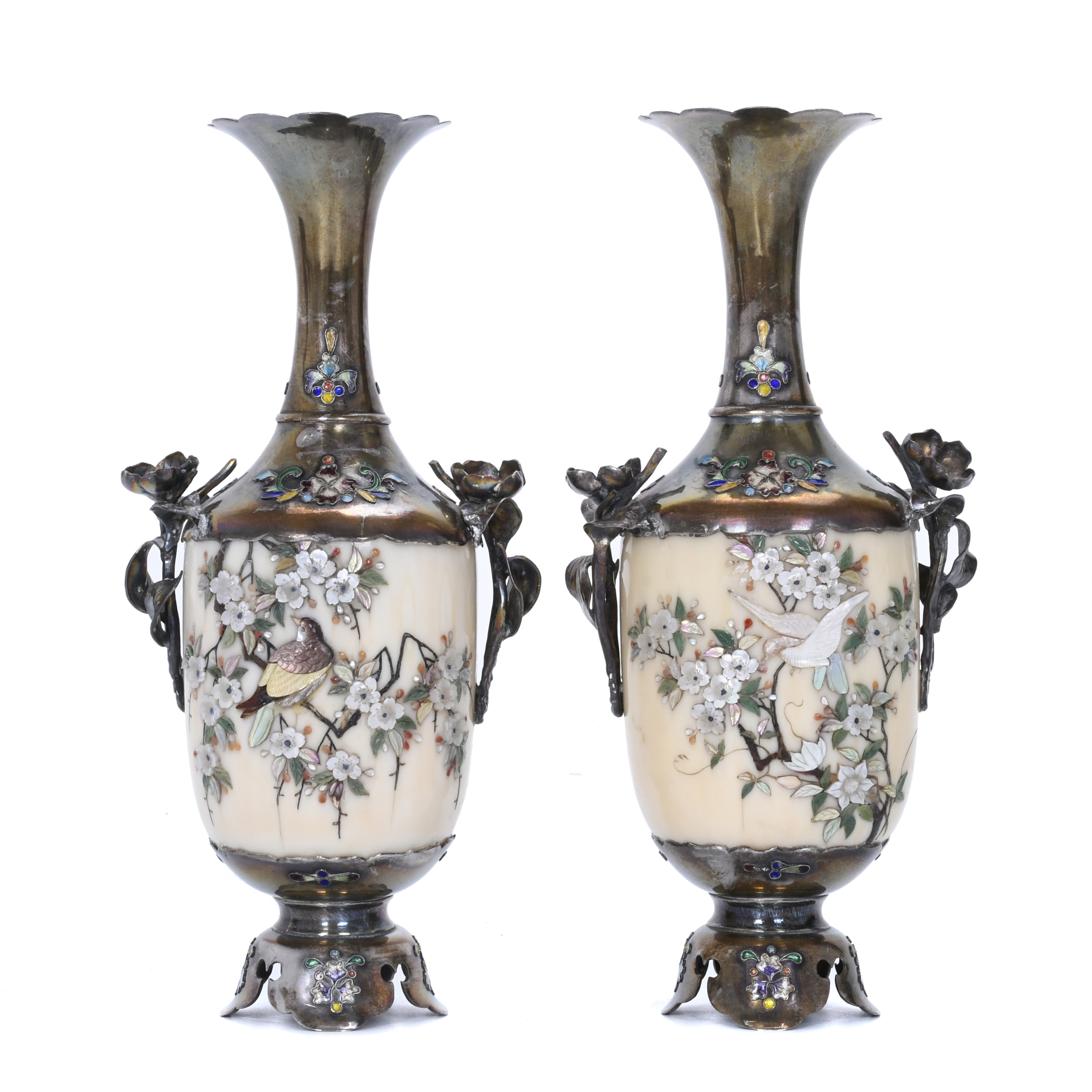 PAIR OF SMALL JAPANESE VASES, SECOND HALF OF THE 19TH CENTU