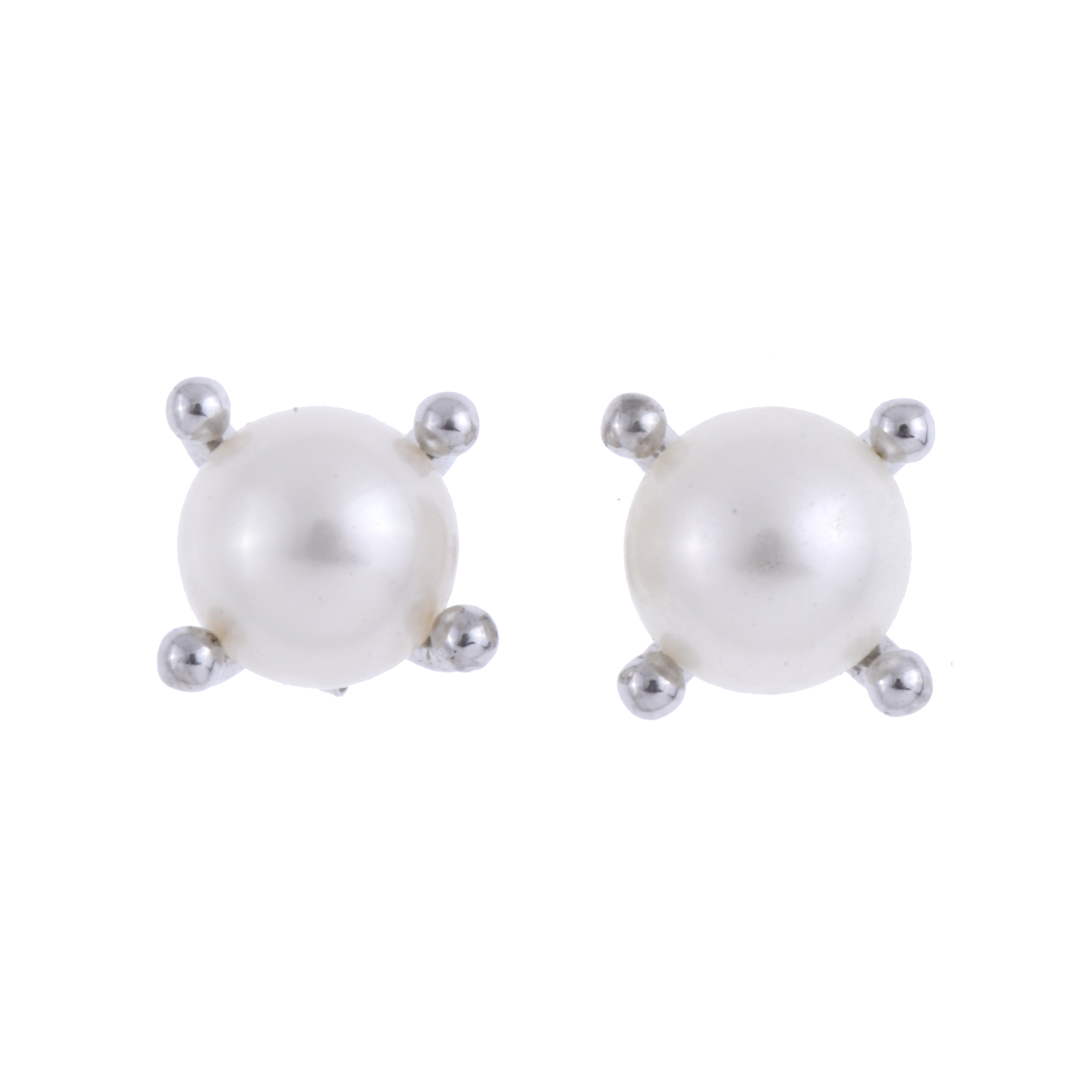 PEARLS EARRINGS.