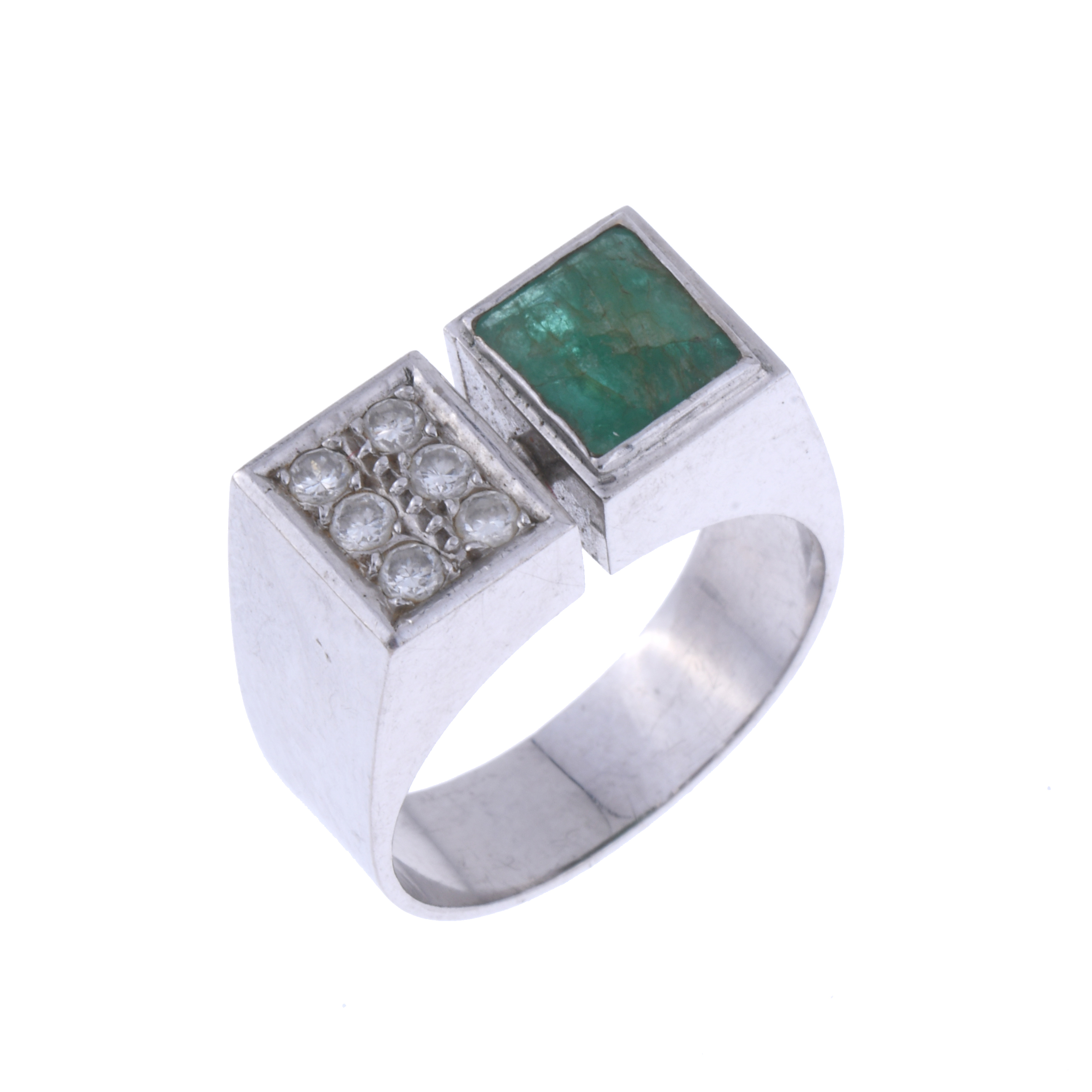 SIGNET RING WITH DIAMONDS AND EMERALD.