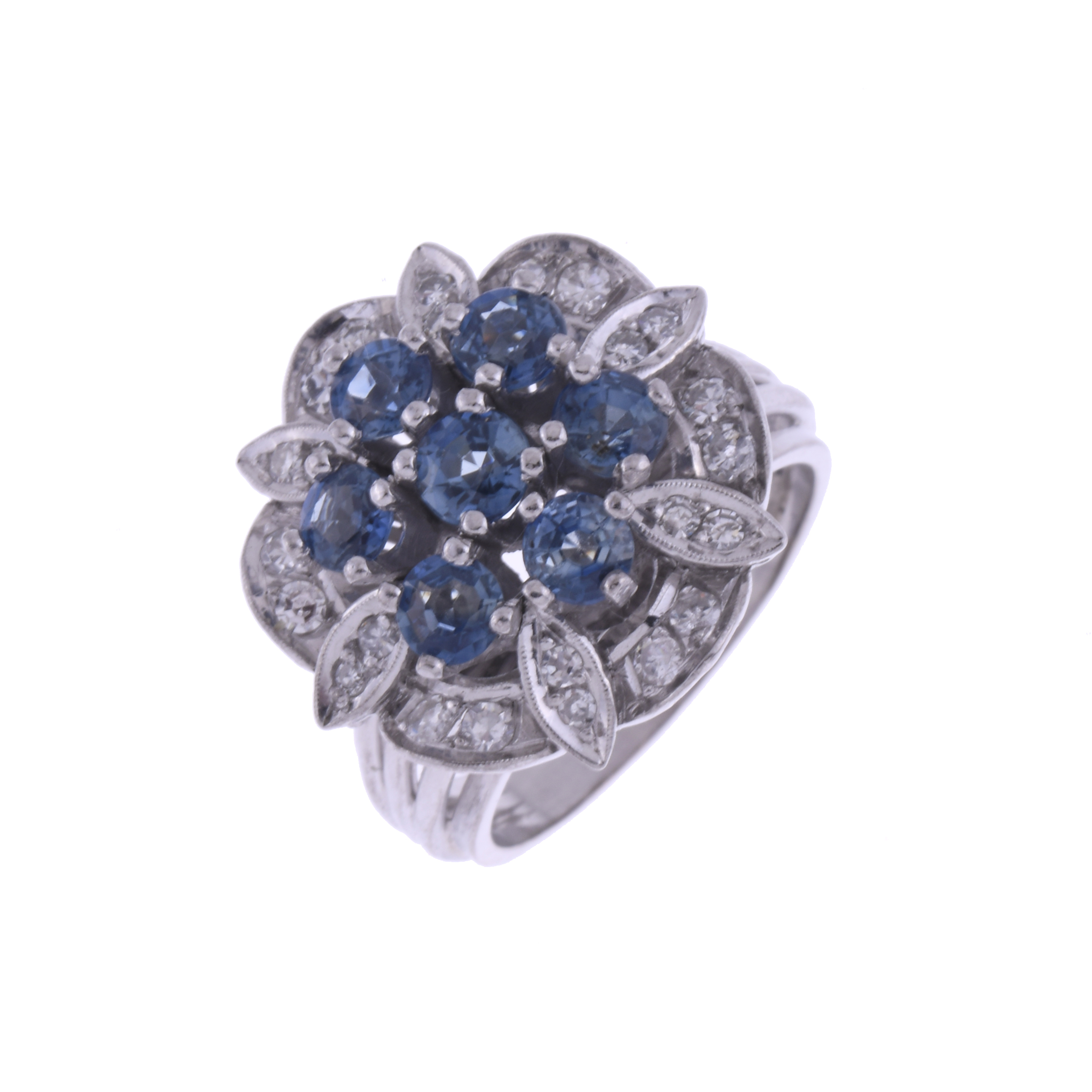 LARGE FLORAL RING WITH SAPPHIRES AND DIAMONDS.