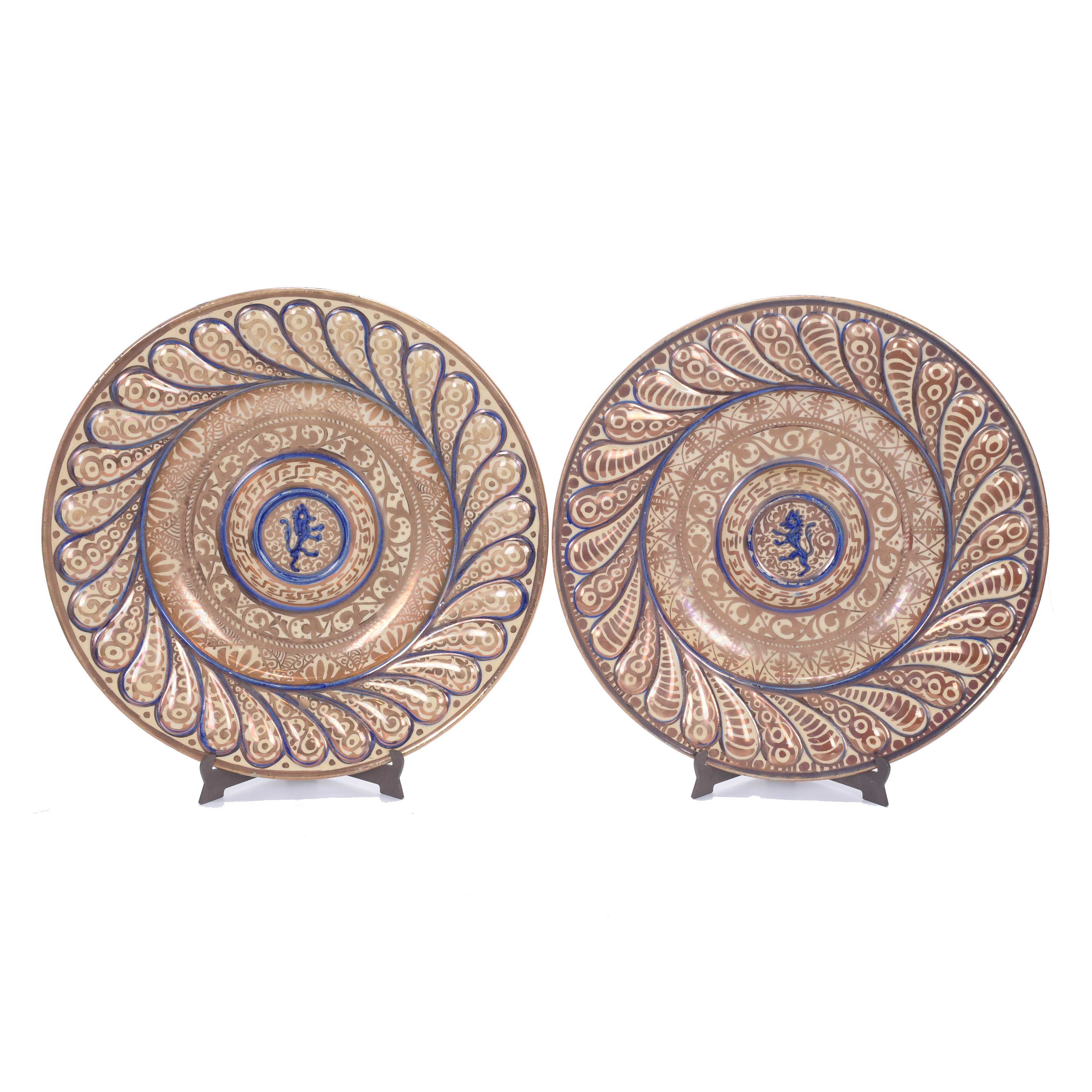 PAIR OF LARGE DISHES WITH METALLIC LUSTRE FROM MANISES, 19T