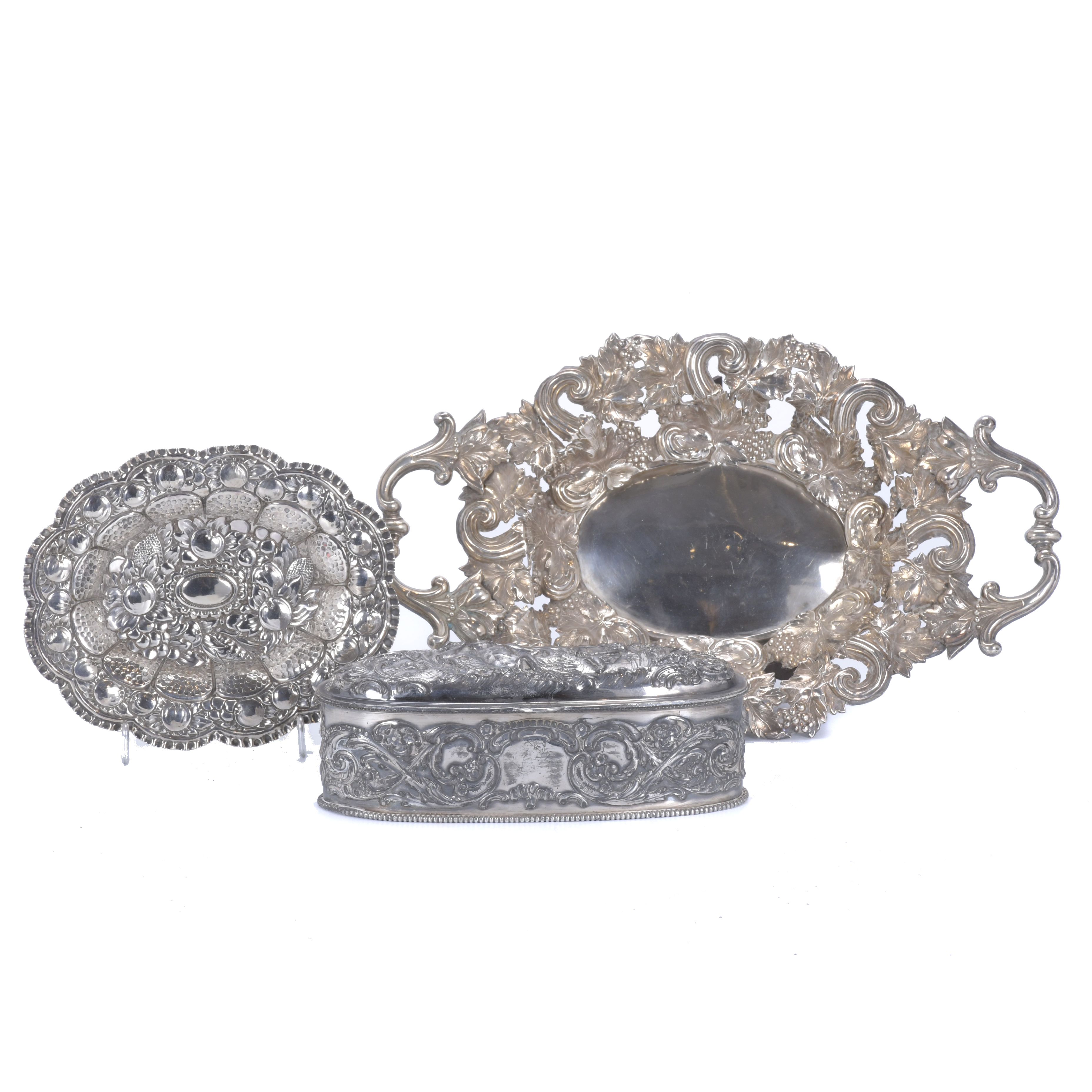 TWO SMALL SILVER TRAYS AND A BOX, 20TH CENTURY.