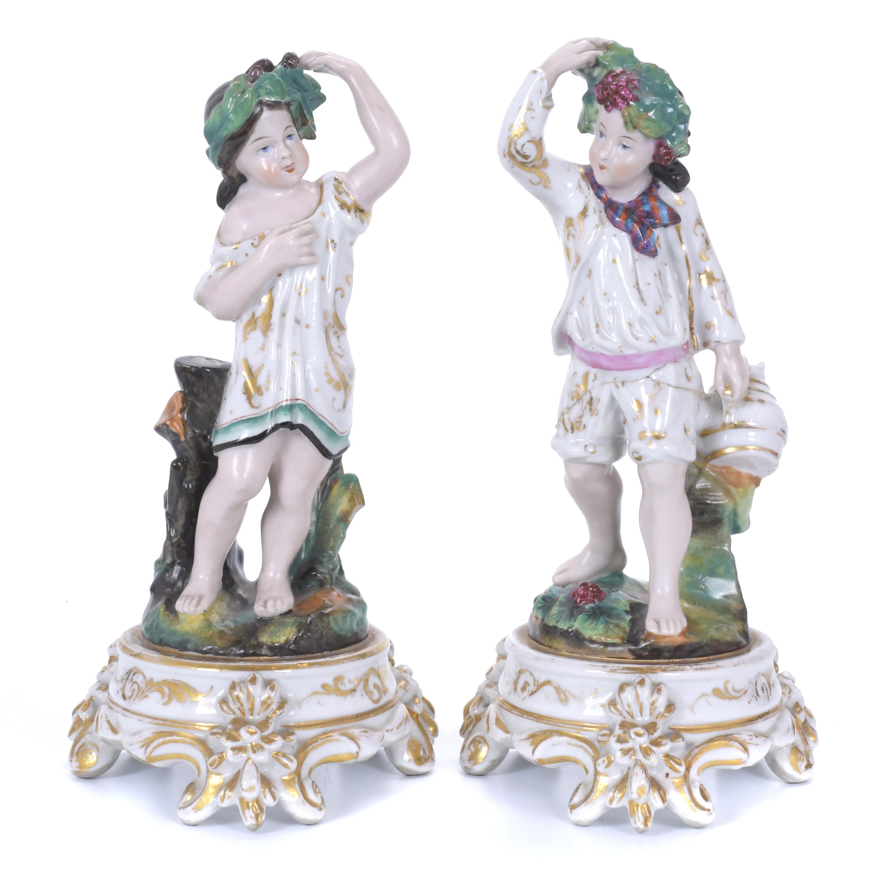 PAIR OF ELIZABETHAN VASES IN PORCELAIN, S. XIX. 