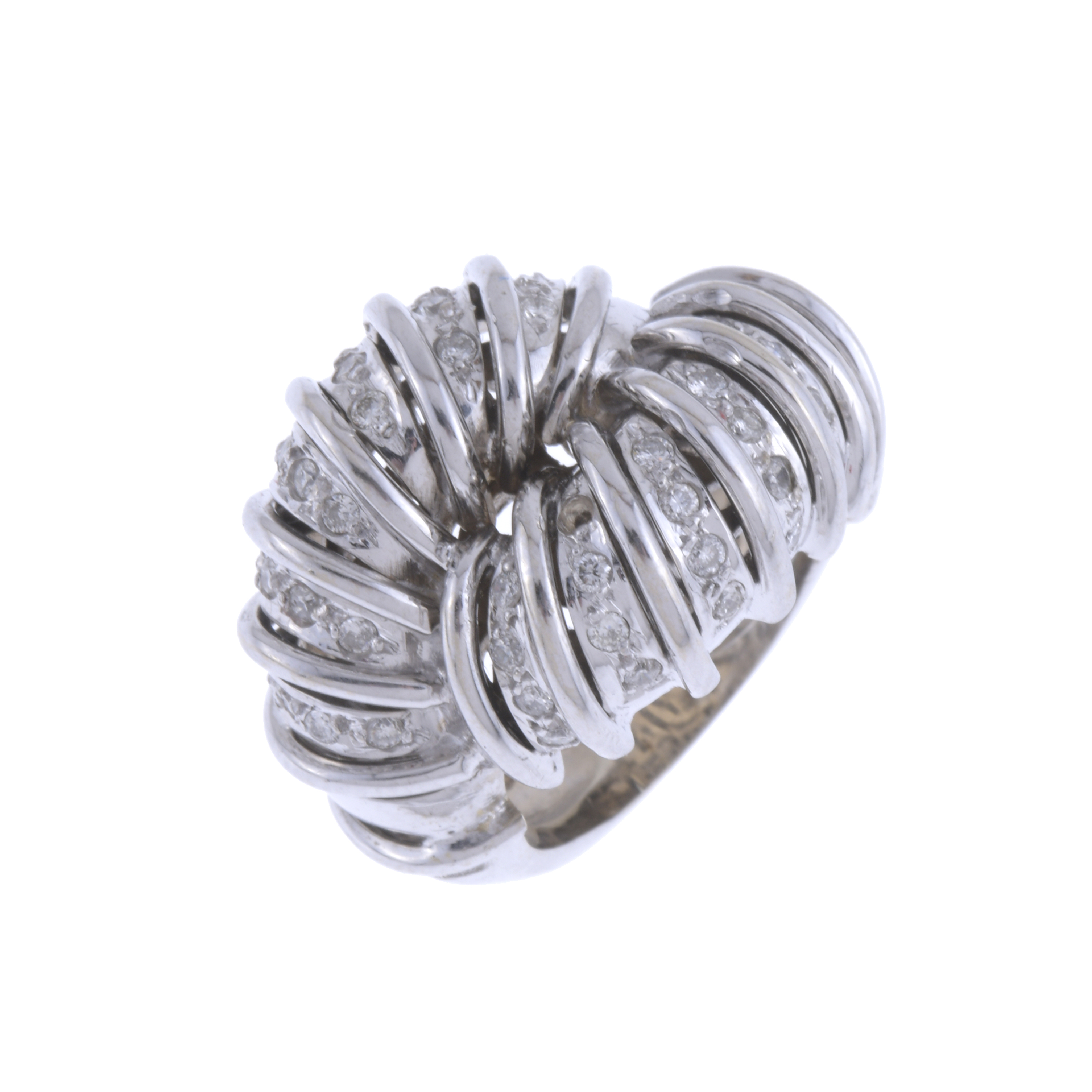 KNOT RING WITH DIAMONDS.