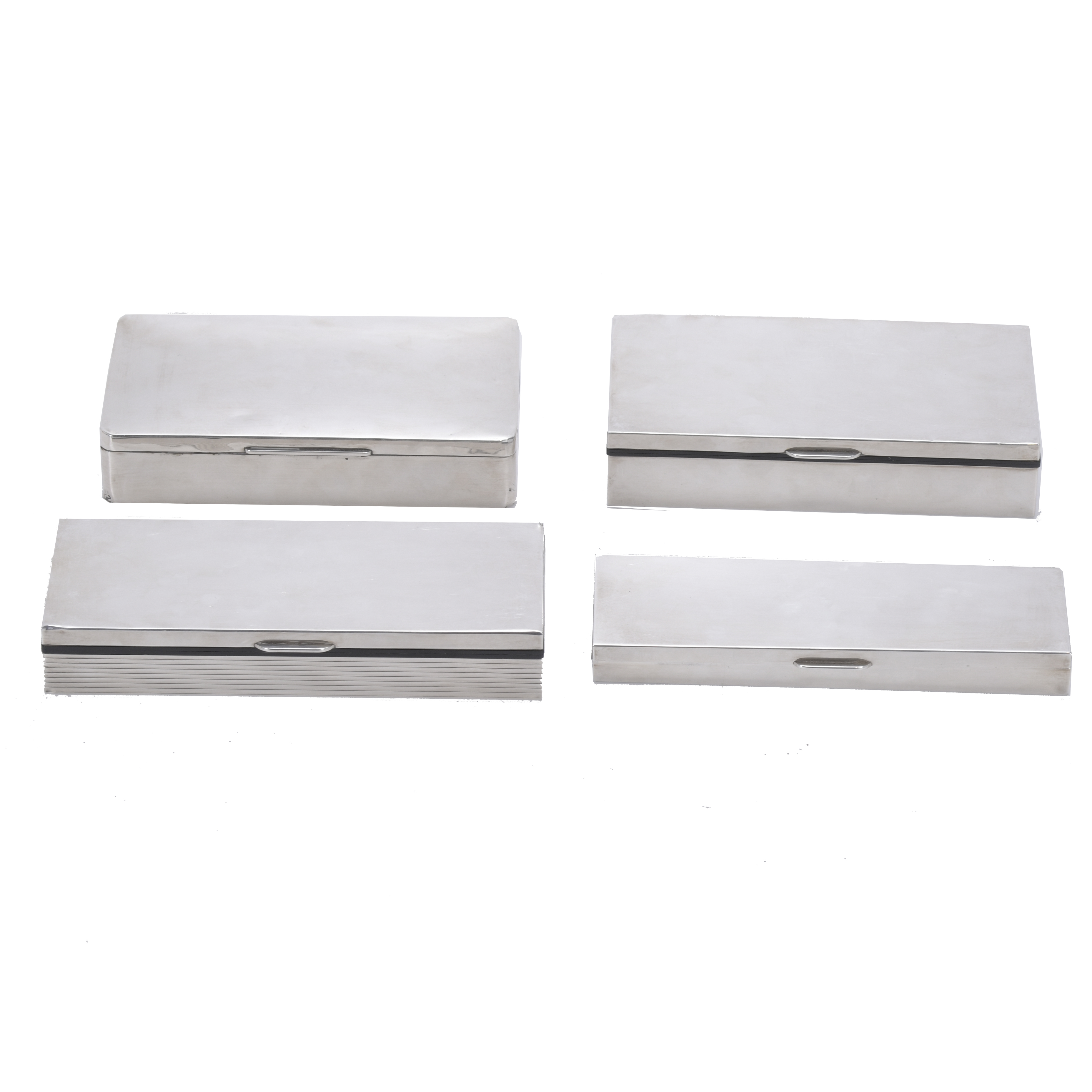 CONJUNTO DE CUATRO CAJAS TABAQUERAS DE PLATA. 