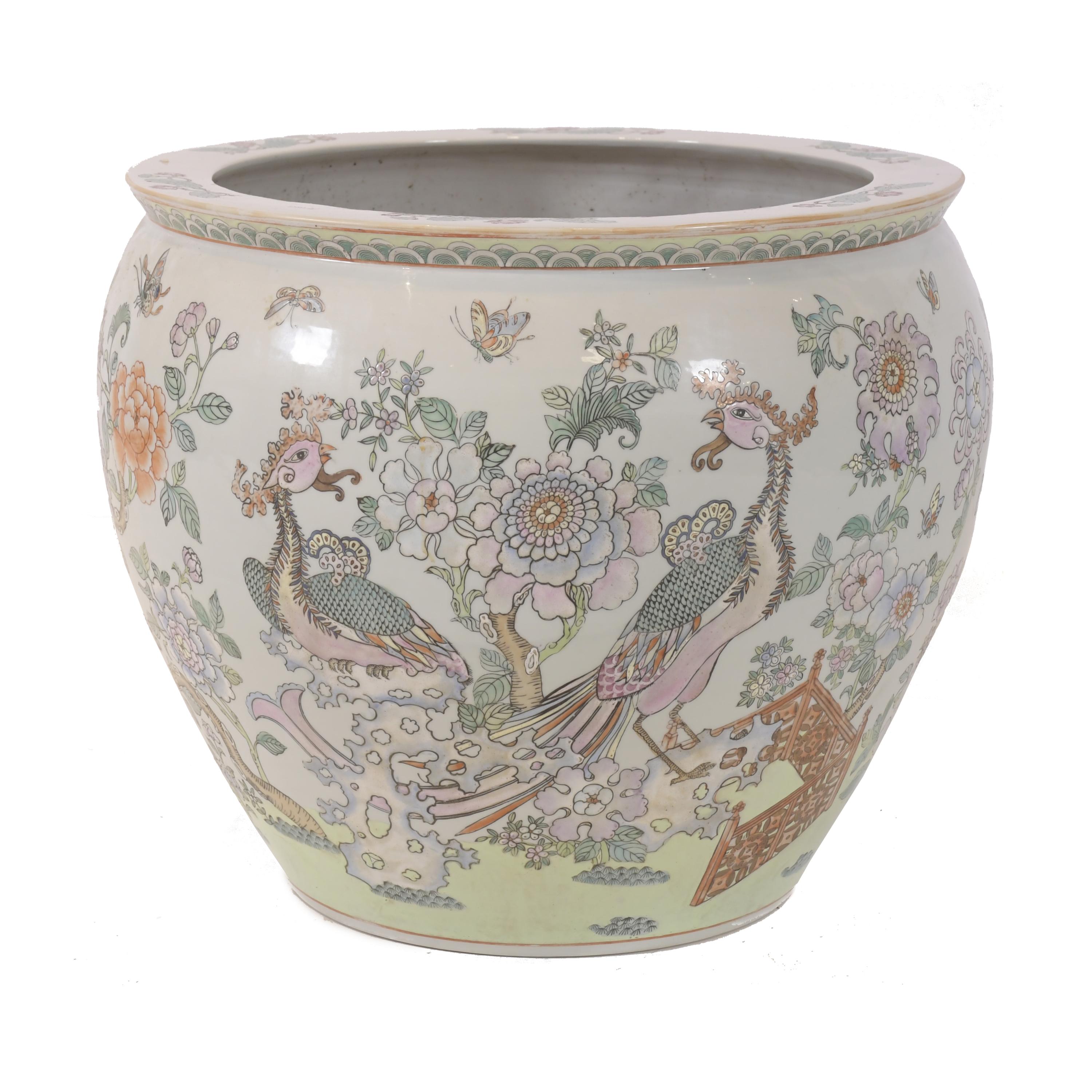 CHINESE ROSE FAMILY PLANTER, 20TH CENTURY.