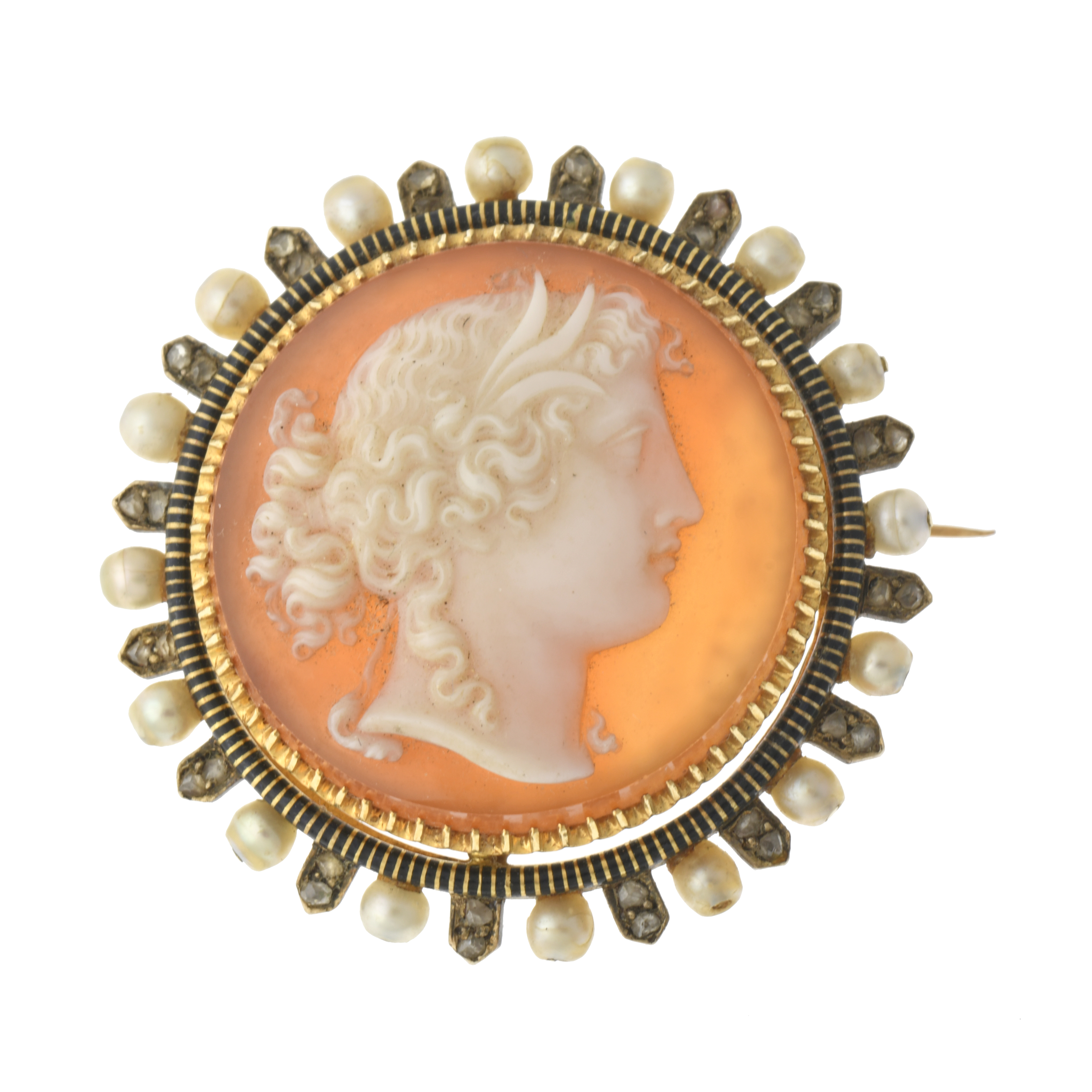 Cameo brooch in gold, silver and pearls.