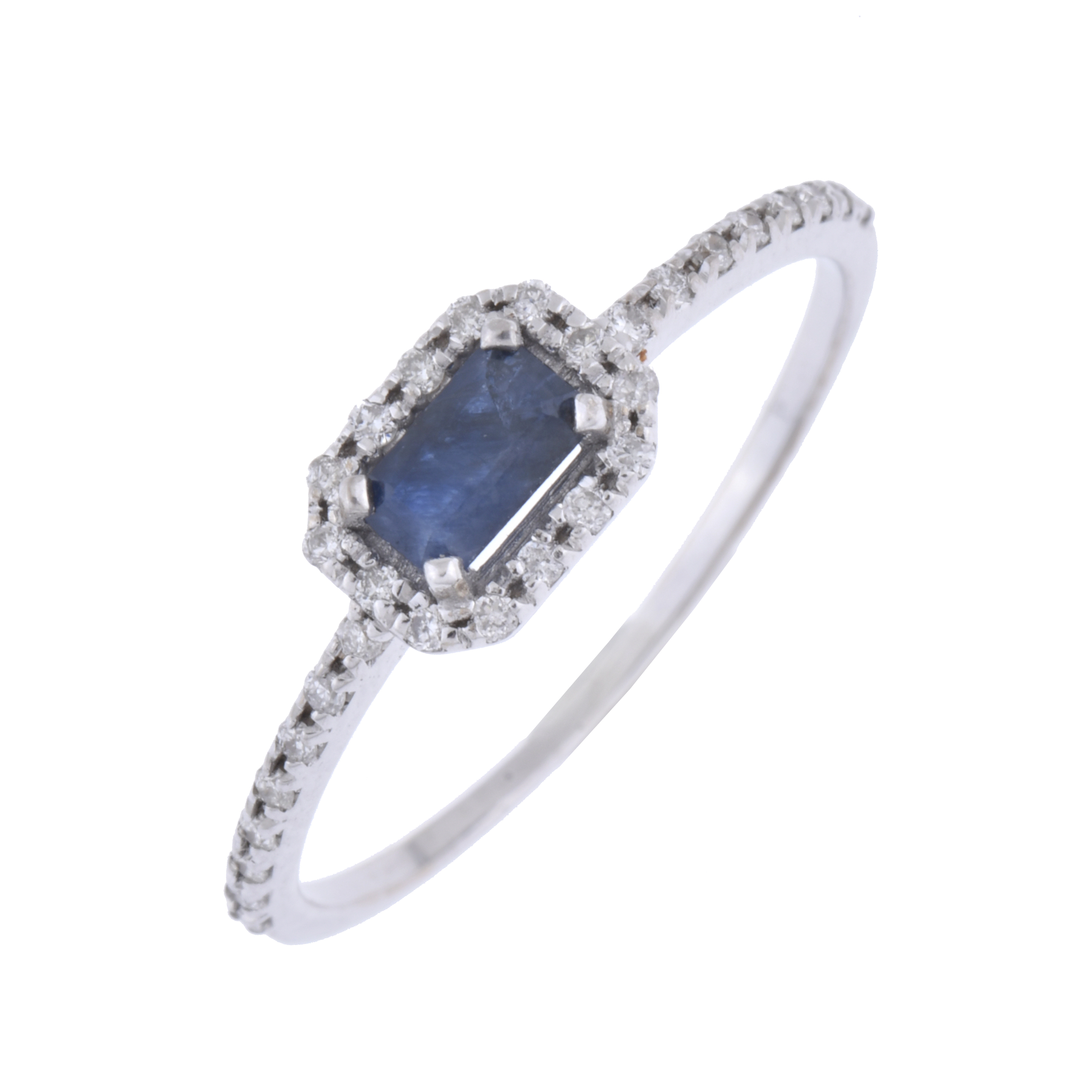 Ring with sapphire and diamonds rosette.