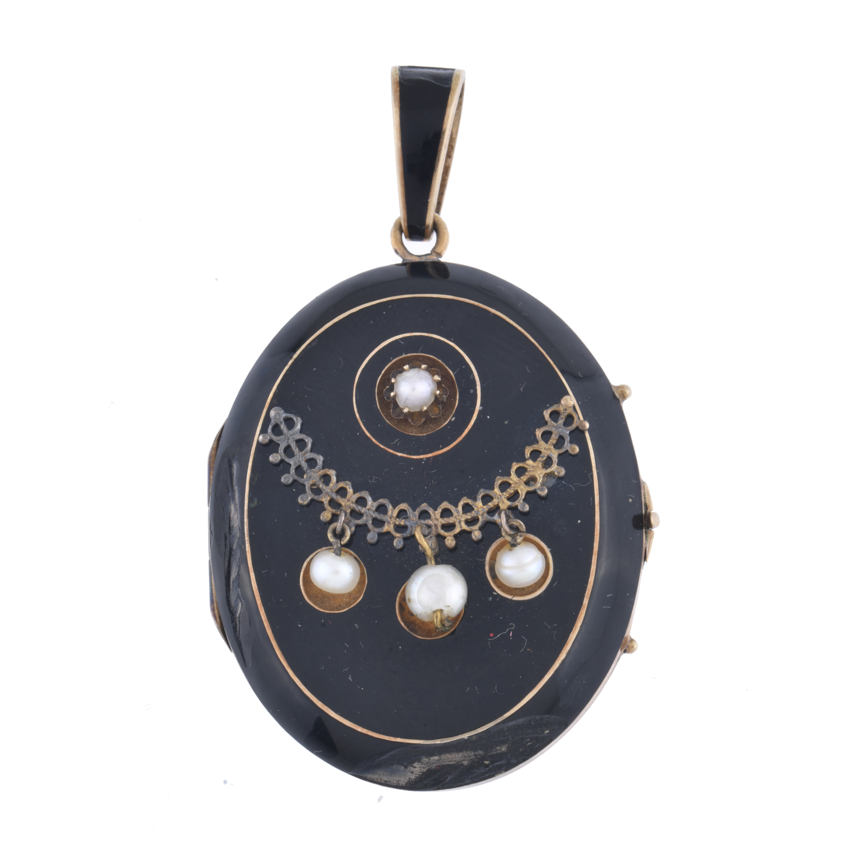 Onyx and pearls locket.