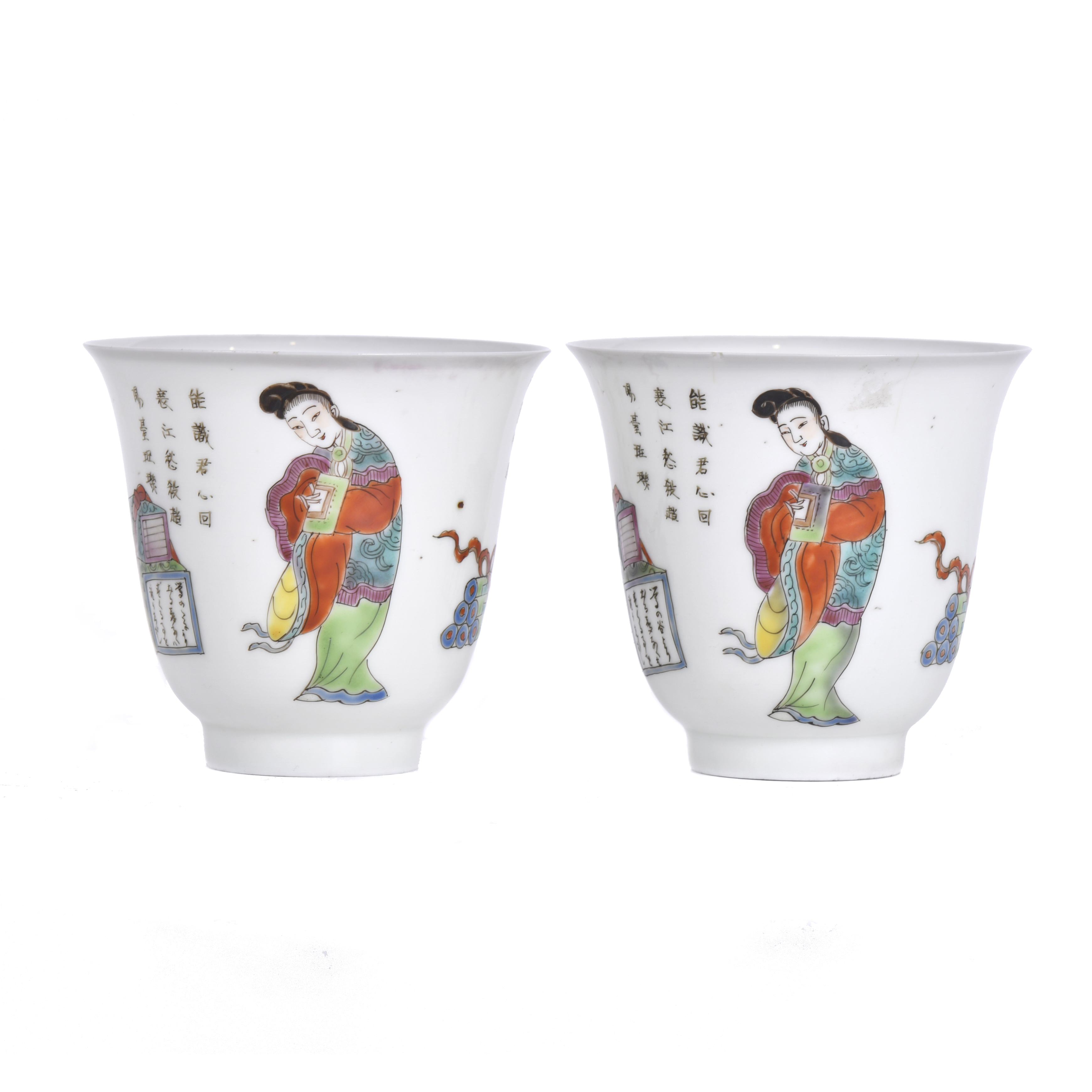 Pareja de tazas chinas en porcelana tipo "Egg Shell" , sigl