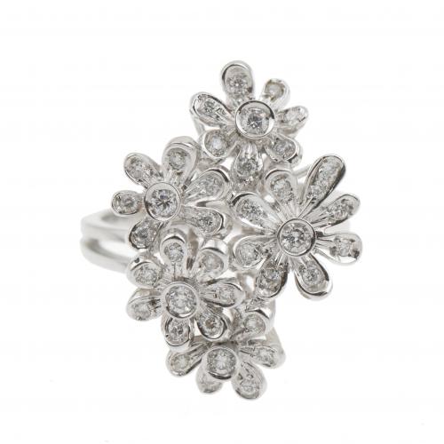 SORTIJA FLORAL CON DIAMANTES.