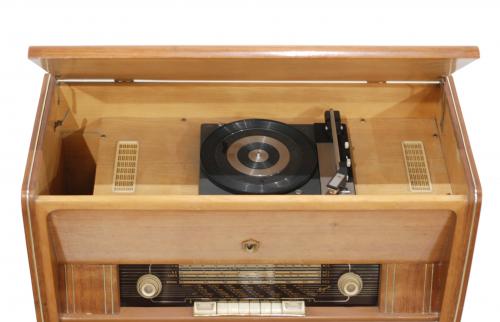 GERMAN RECORD PLAYER "MAGESTIC", CIRCA 1960