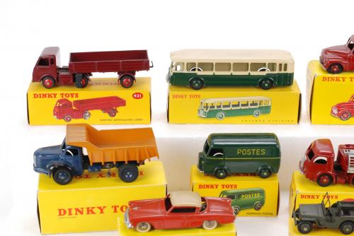 LOTE DE ONCE DINKY TOYS FRANCESES E INGLESES, AÑOS 50, 60 Y