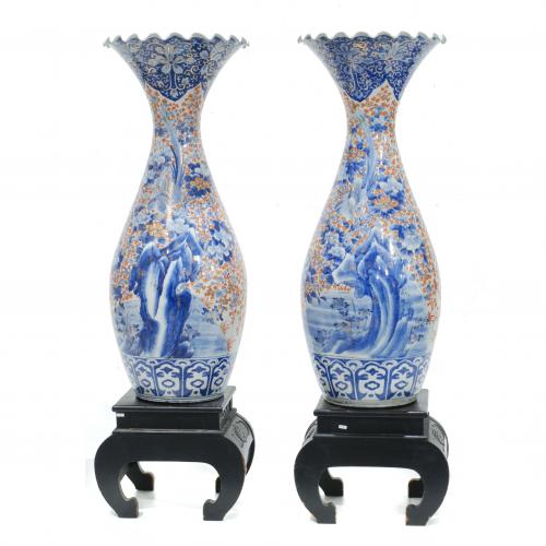 PAIR OF JAPANESE PORCELAIN ARITA VASES, FIRST HALF OF 20TH