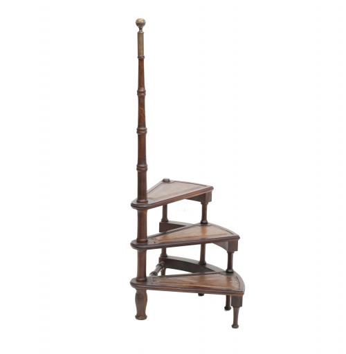 Three-stepped ladder of wood, leather and bronze finish. 116 cms. high.