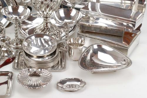 LOT OF SPANISH SILVER ITEMS, MID-TWENTIETH CENTURY. 