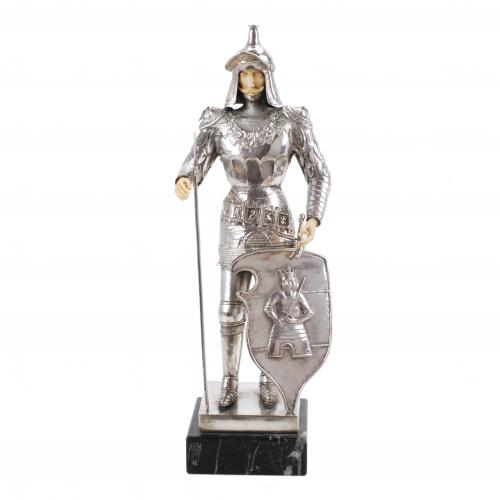 KNIGHT FIGURE, SILVER, 20TH CENTURY. 