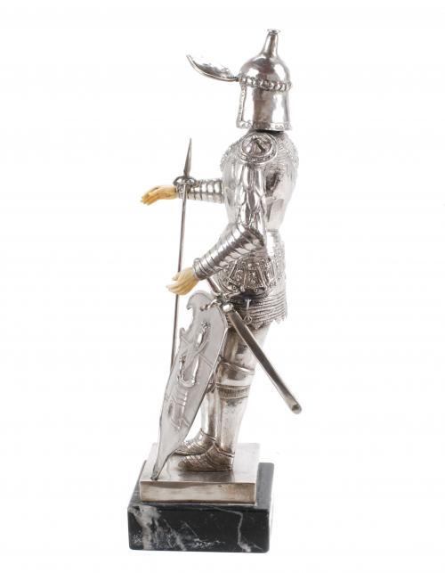 KNIGHT FIGURE, SILVER, 20TH CENTURY. 