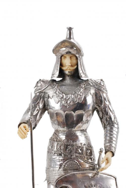 KNIGHT FIGURE, SILVER, 20TH CENTURY. 