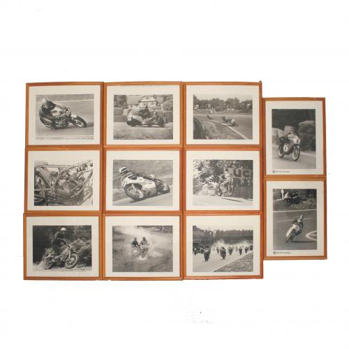 Black and white photographs of several competitors of the great races, as the French Grand Prix of 1964 or Die Internationale Sechstagefahrt of 1960.La mayoría incluyen una pequeña descripción del conductor y la carrera.29,5 x 39,5 cms imagen. 43 x 53,5 cms marcos.