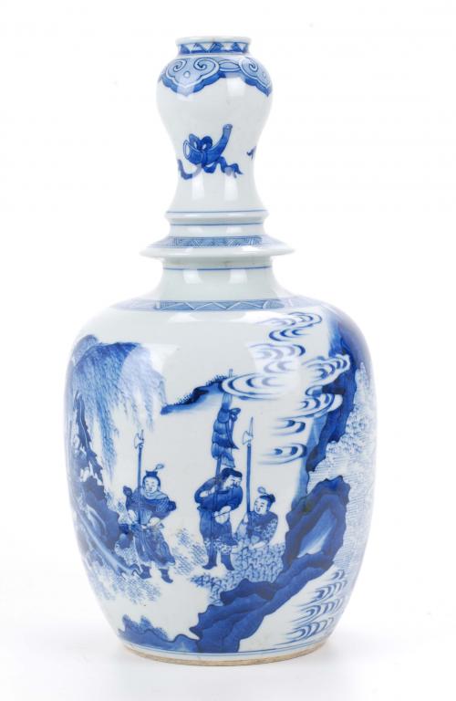 CHINESE PORCELAIN VASE IN BOTTLE FORM, 20TH CENTURY