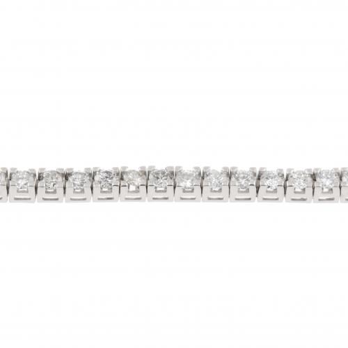 White gold with brilliant-cut diamonds of approx. 2,46 ct.18,5 cm.7,5 gr.