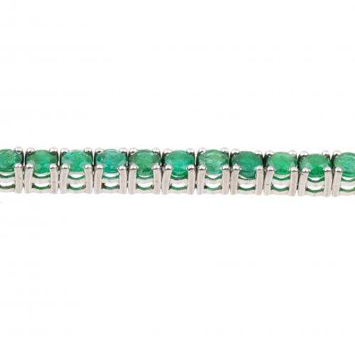 White gold with round-cut emeralds. 17,5 cm.19,6 gr.