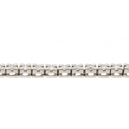 White gold with brilliant-cut diamonds of an approx. weight of 1,10 ct.17,5 cm.9,8 gr.