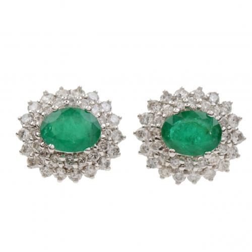 White gold with central oval-cut emerald and brilliant-cut diamonds of an approx. weight of 0,68 ct.Push back.5,7 gr. 